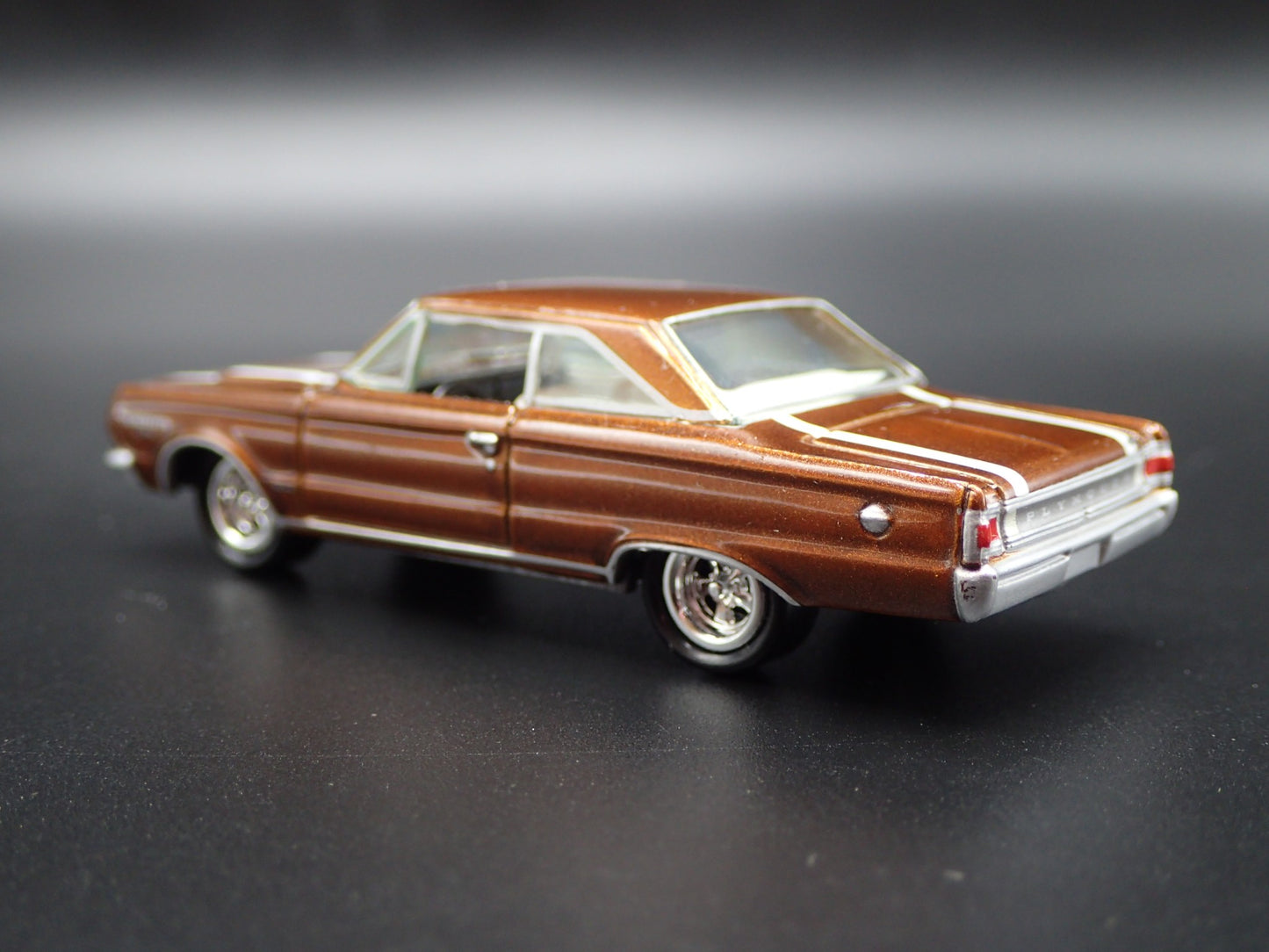 1967 67 PLYMOUTH BELVEDERE GTX 1:64 SCALE COLLECTIBLE DIORAMA DIECAST MODEL CAR