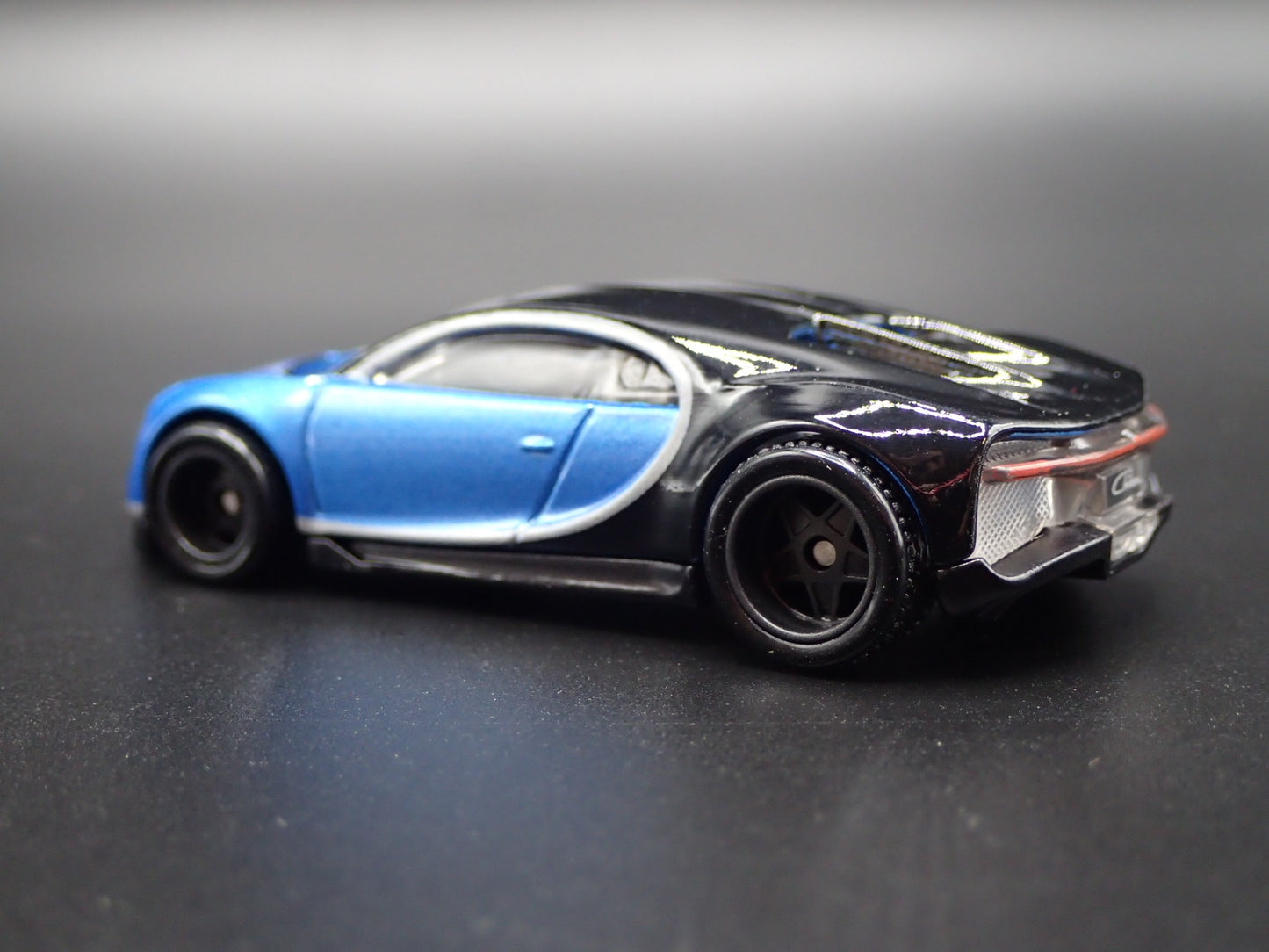 2016-2024 BUGATTI CHIRON SUPER CAR 1:64 SCALE COLLECTIBLE DIECAST MODEL CAR