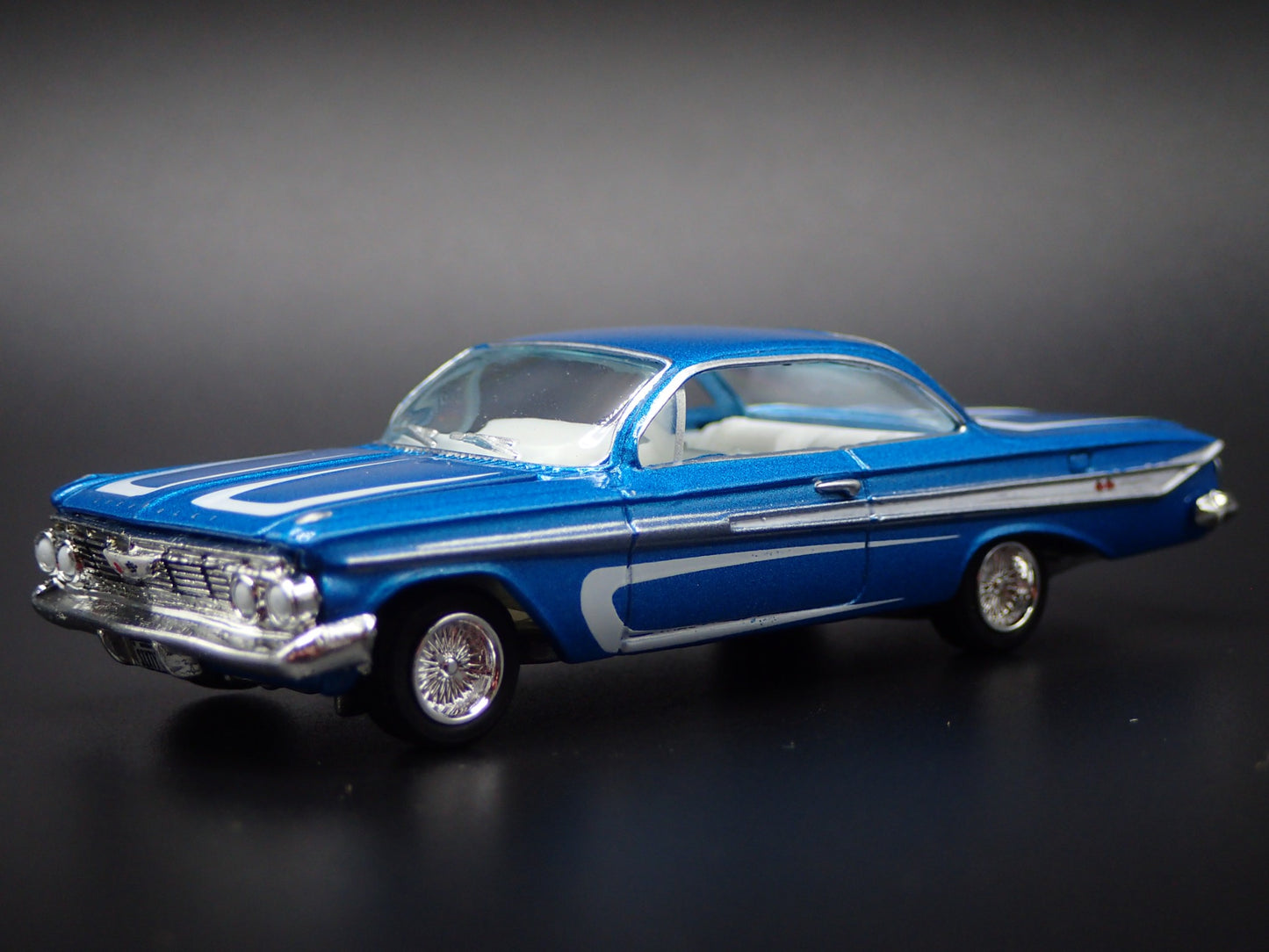 1961 61 CHEVY CHEVROLET IMPALA SS LOWRIDER BLUE 1:64 SCALE DIECAST MODEL CAR