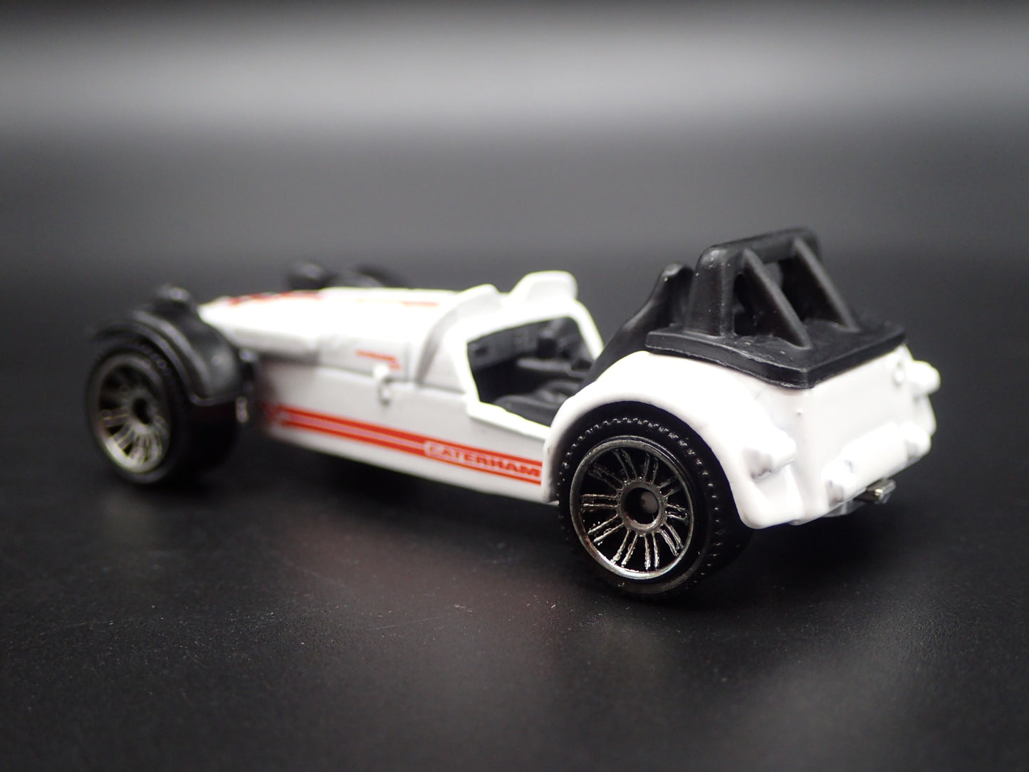 2008-2014 CATERHAM SUPERLIGHT R500 WHITE 1:64 SCALE DIORAMA DIECAST MODEL CAR