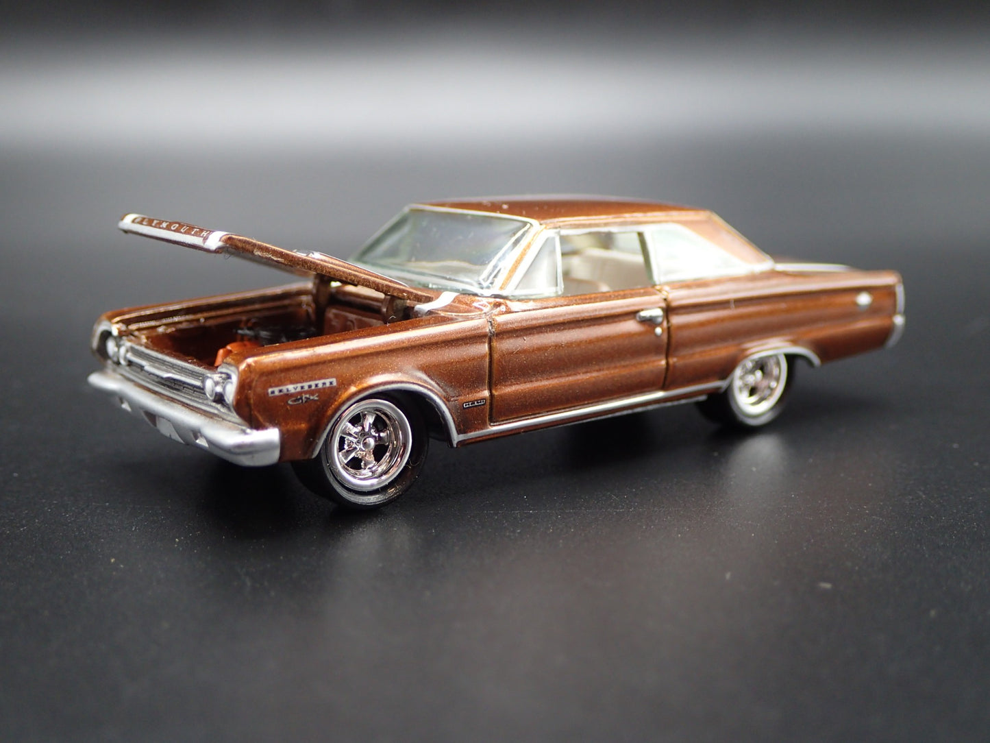 1967 67 PLYMOUTH BELVEDERE GTX 1:64 SCALE COLLECTIBLE DIORAMA DIECAST MODEL CAR