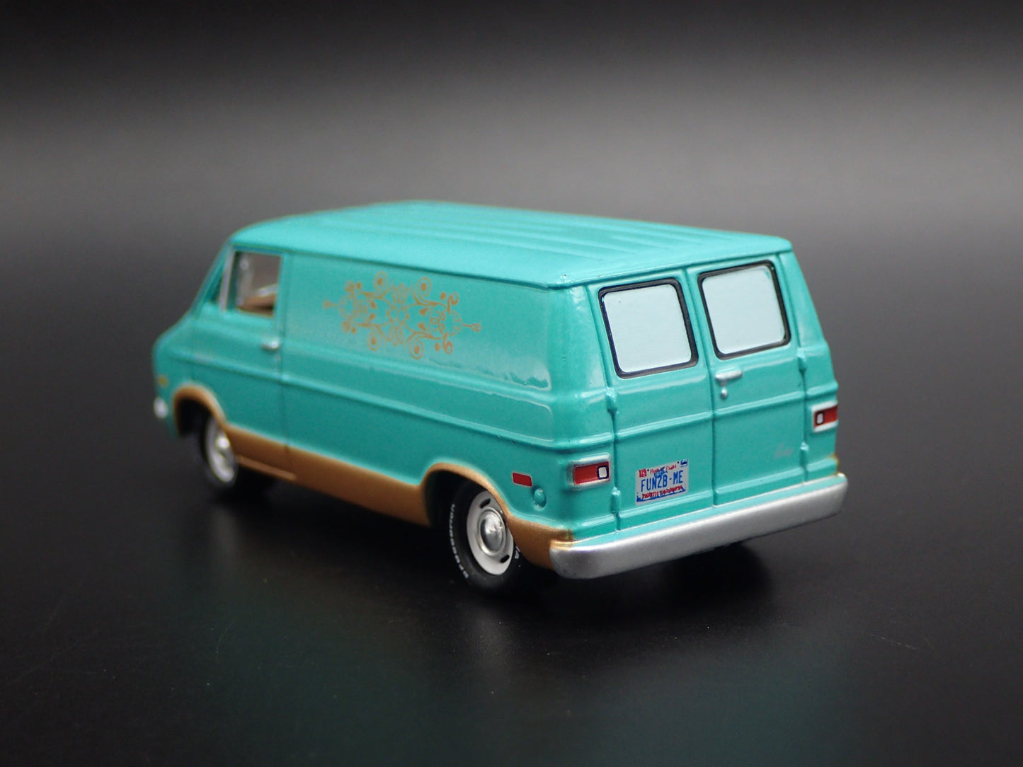 1976 76 DODGE TRADESMAN VAN 1/64 SCALE COLLECTIBLE DIORAMA DIECAST MODEL CAR