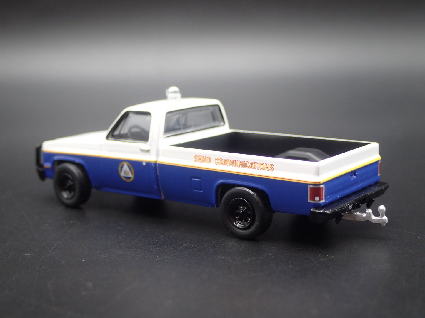 1986 86 CHEVY CHEVROLET TRUCK M1008 SQUAREBODY NEW YORK 1:64 DIECAST MODEL CAR