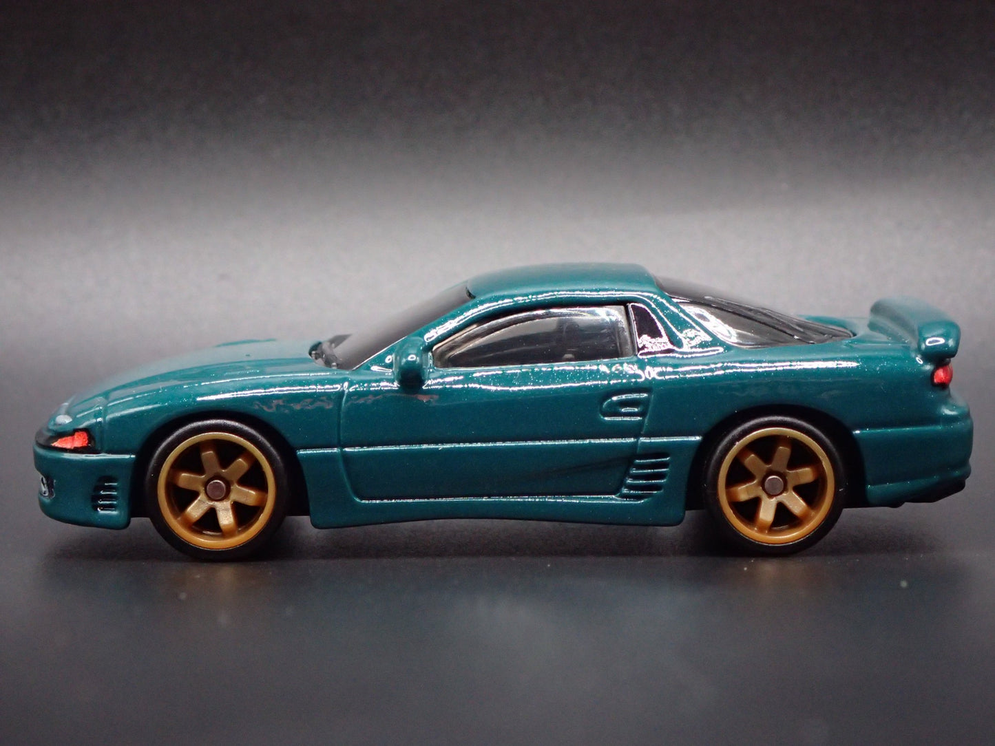 1990-2000 MITSUBISHI GTO 3000GT VR4 GREEN 1:64 SCALE DIORAMA DIECAST MODEL CAR
