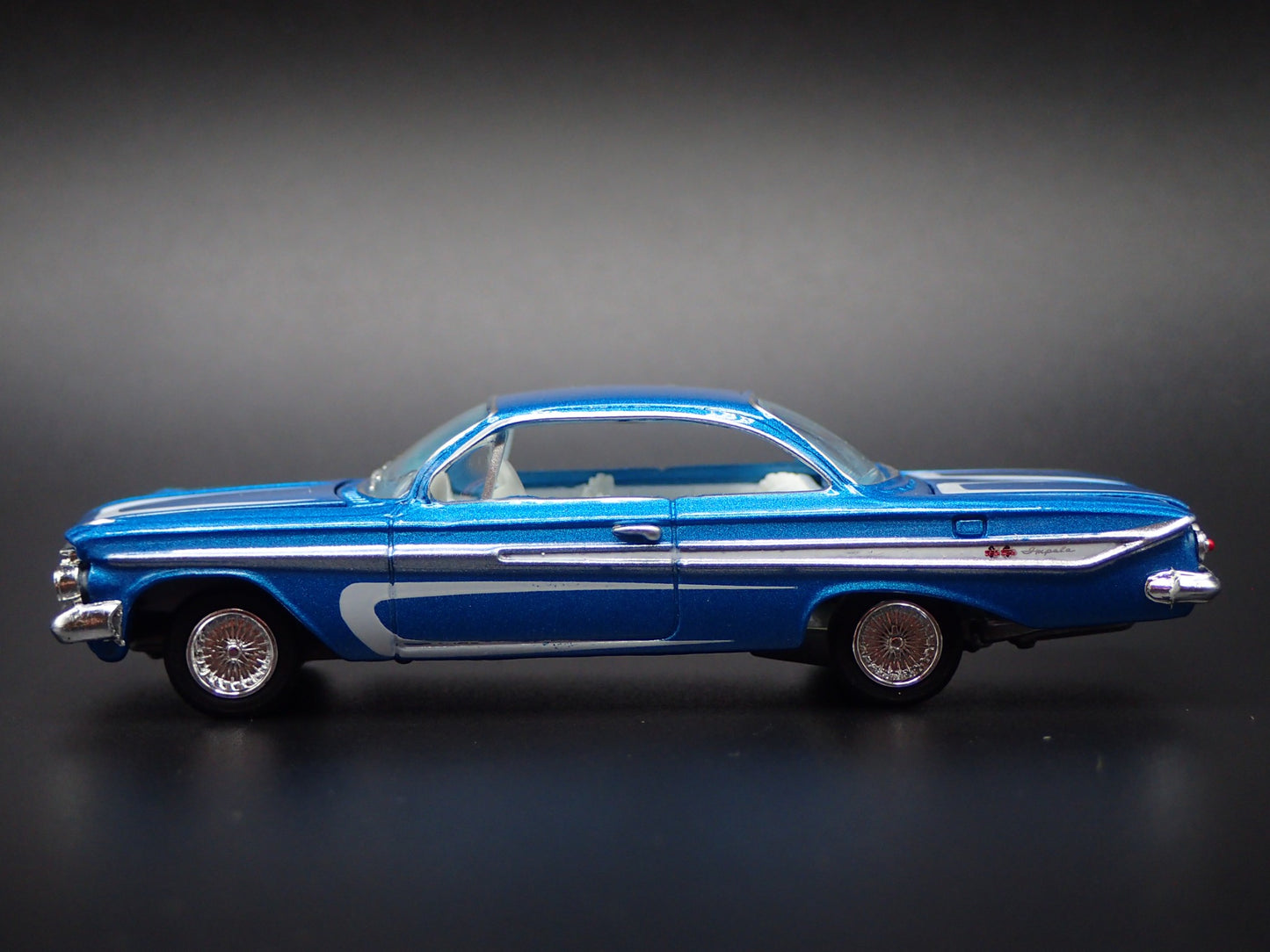 1961 61 CHEVY CHEVROLET IMPALA SS LOWRIDER BLUE 1:64 SCALE DIECAST MODEL CAR