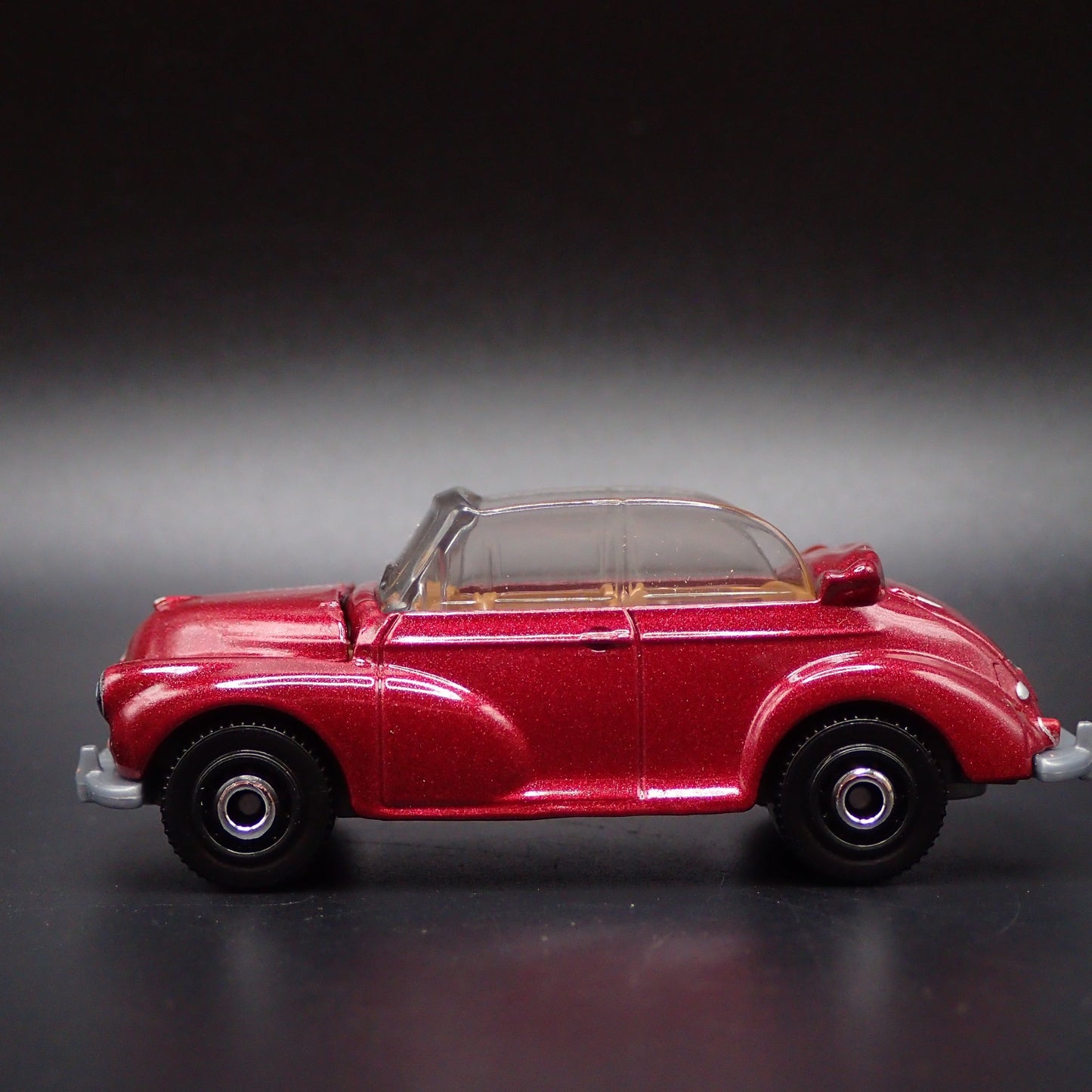 MORRIS MINOR SALOON CONVERTIBLE 2 TWO DOOR 1:64 SCALE DIORAMA DIECAST MODEL CAR