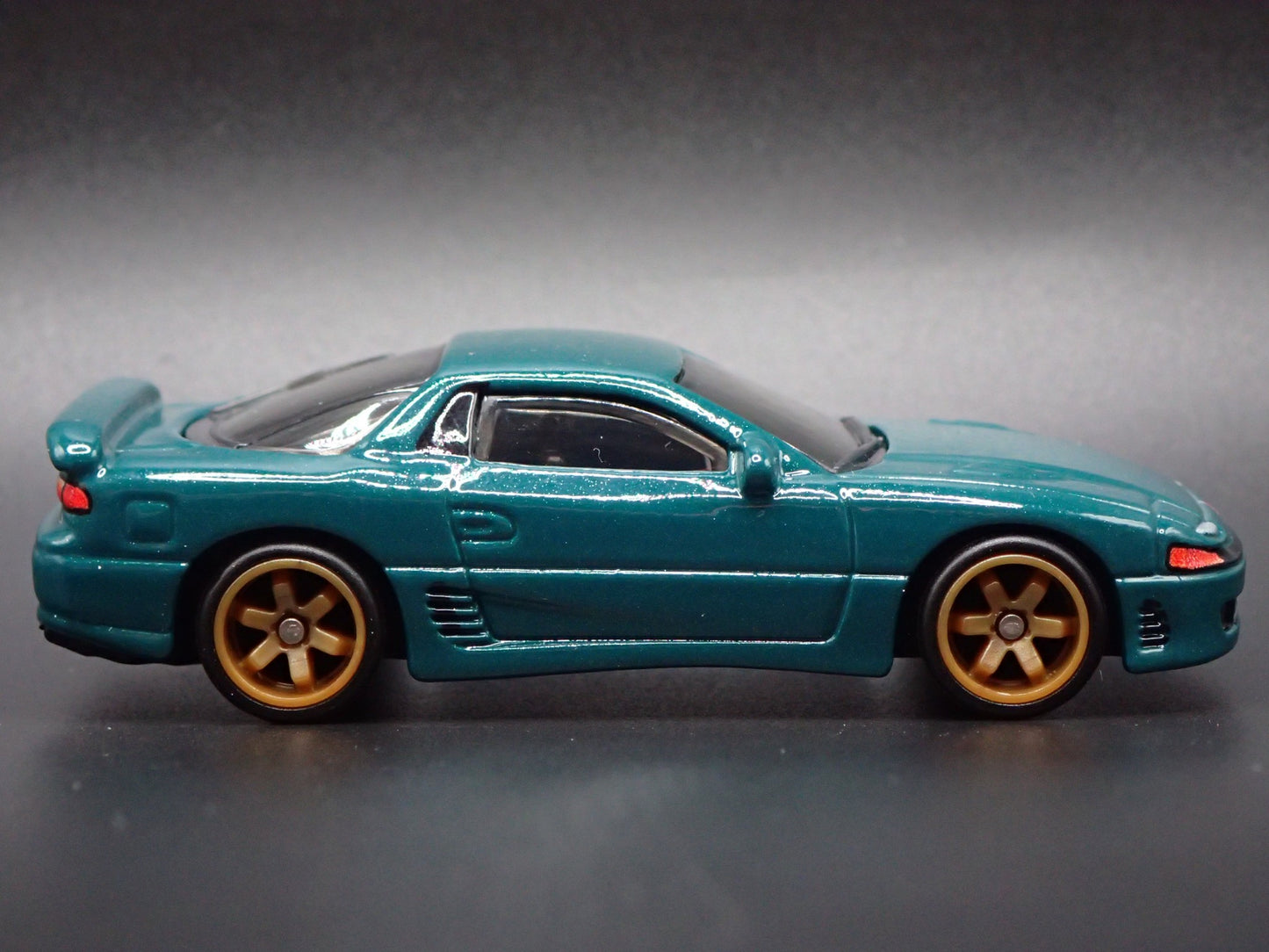 1990-2000 MITSUBISHI GTO 3000GT VR4 GREEN 1:64 SCALE DIORAMA DIECAST MODEL CAR