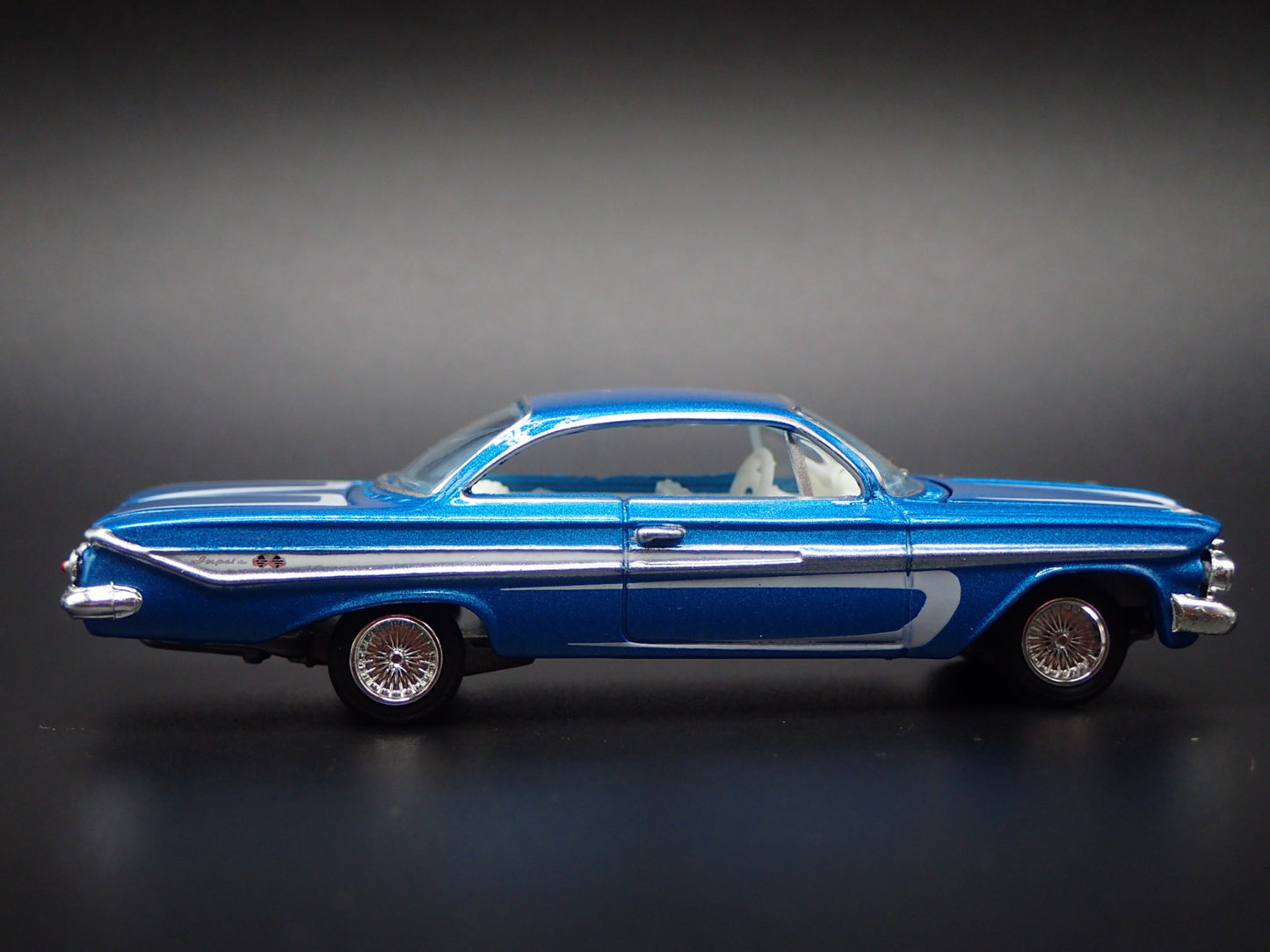 1961 61 CHEVY CHEVROLET IMPALA SS LOWRIDER BLUE 1:64 SCALE DIECAST MODEL CAR
