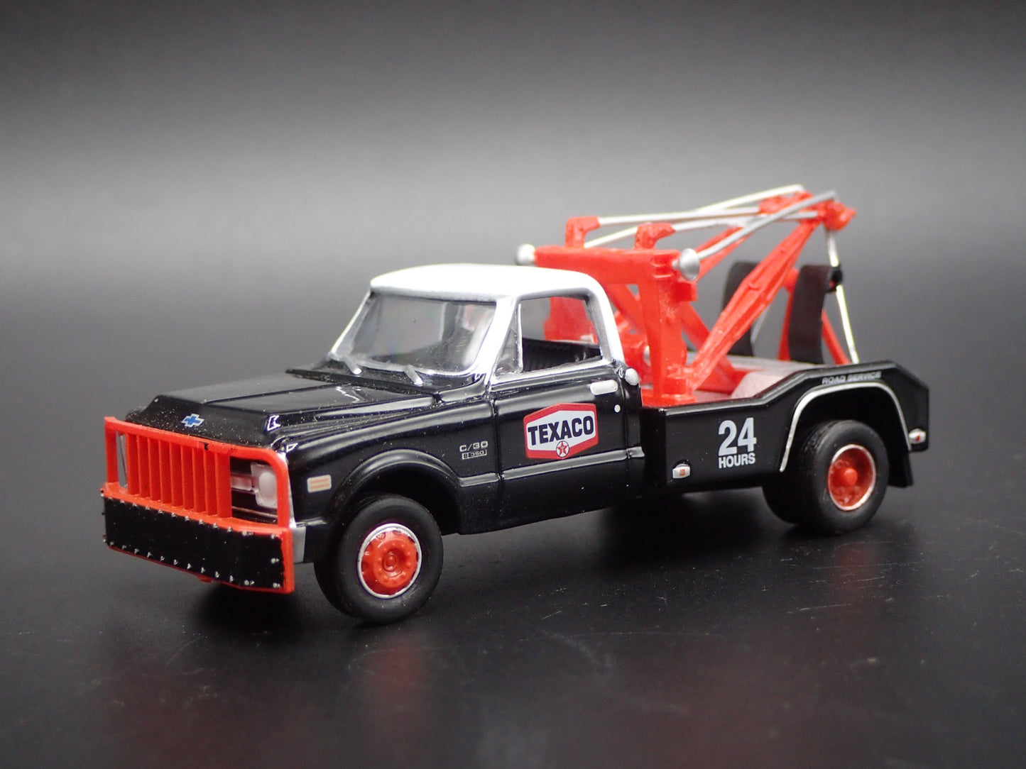 1970 70 CHEVY CHEVROLET C30 DUALLY WRECKER TEXACO 1:64 SCALE DIECAST MODEL CAR