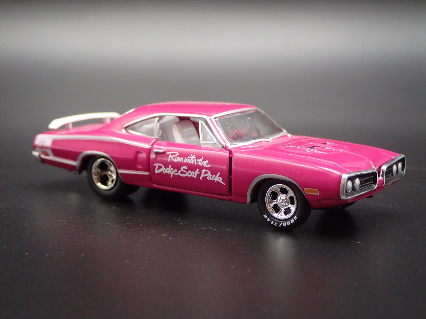 1970 70 DODGE SUPER BEE 383 SCAT PACK PINK 1:64 SCALE DIORAMA DIECAST MODEL CAR