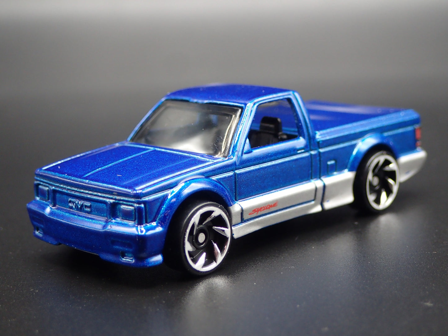 1991 91 GMC SYCLONE PICKUP TRUCK BLUE RARE 1:64 SCALE DIORAMA DIECAST MODEL CAR