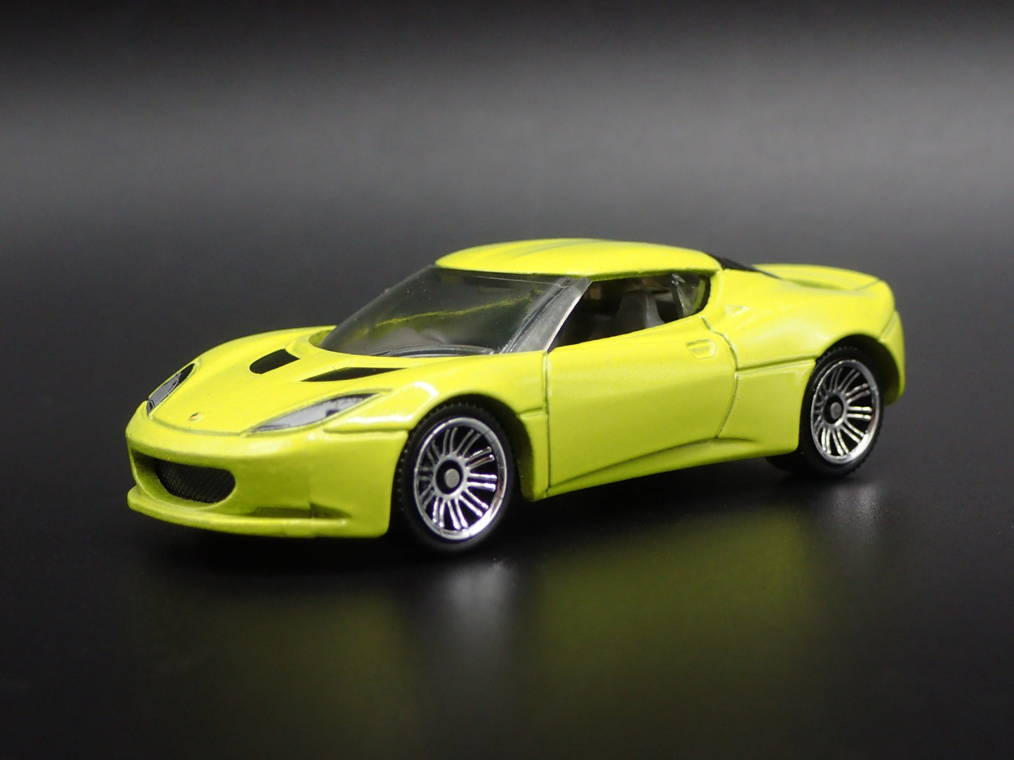 2010-2021 LOTUS EVORA GREEN 1/64 SCALE COLLECTIBLE DIORAMA DIECAST MODEL CAR