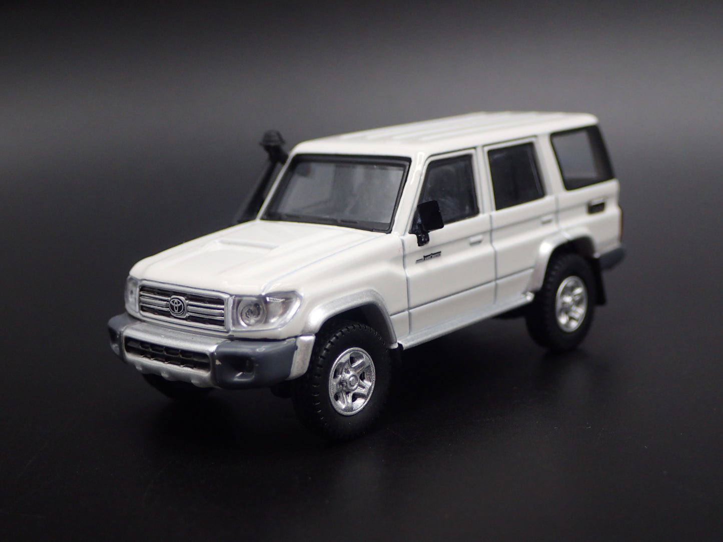 TOYOTA LAND CRUISER 70 SERIES 1/64 SCALE COLLECTIBLE DIORAMA DIECAST MODEL CAR