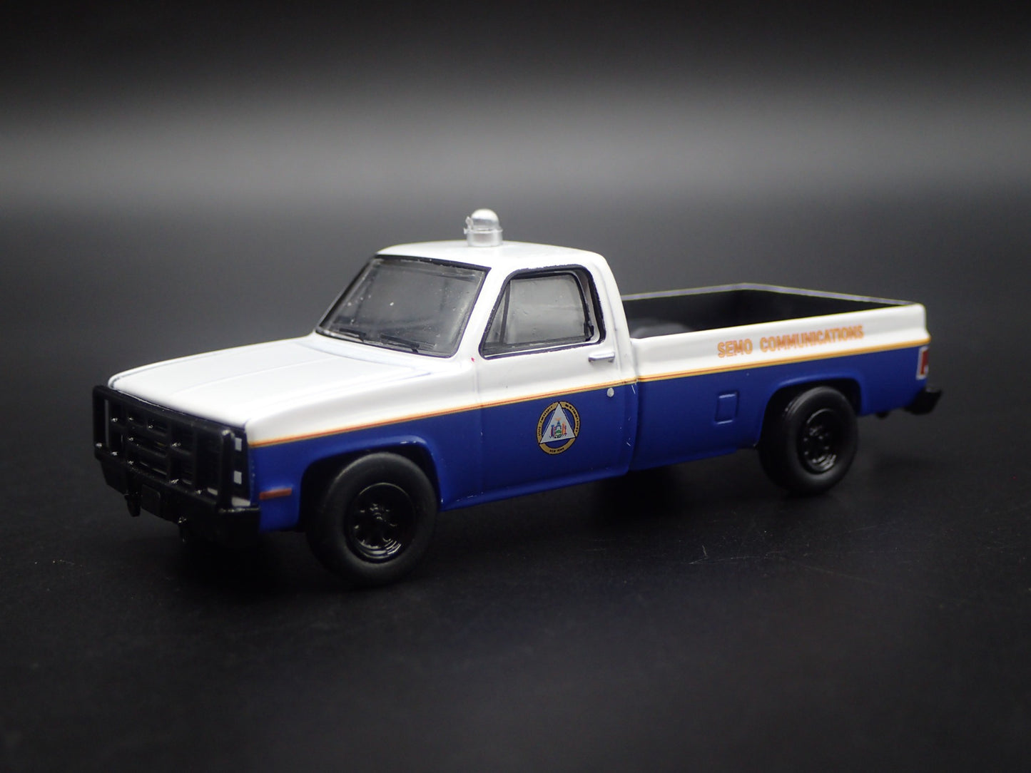 1986 86 CHEVY CHEVROLET TRUCK M1008 SQUAREBODY NEW YORK 1:64 DIECAST MODEL CAR