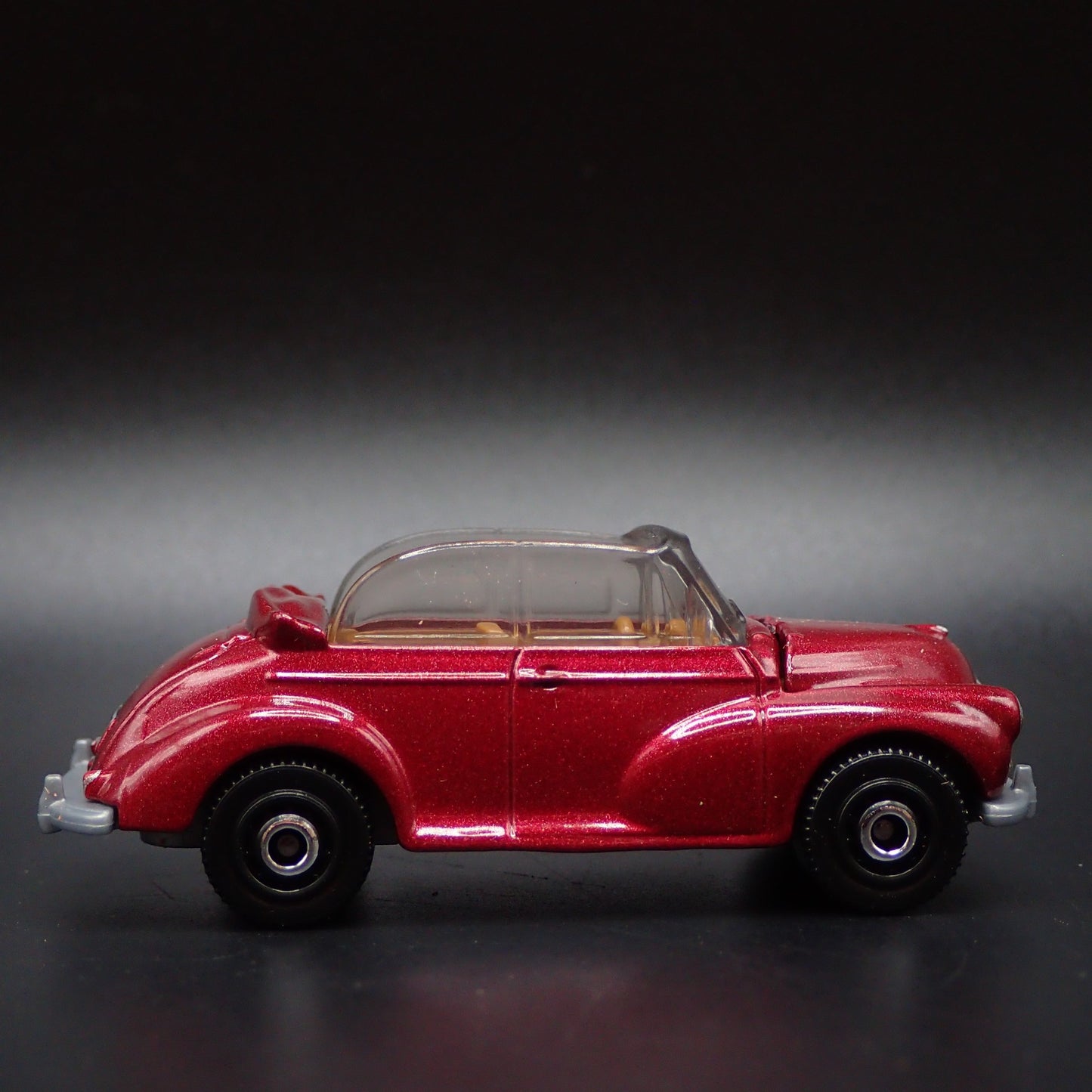 MORRIS MINOR SALOON CONVERTIBLE 2 TWO DOOR 1:64 SCALE DIORAMA DIECAST MODEL CAR