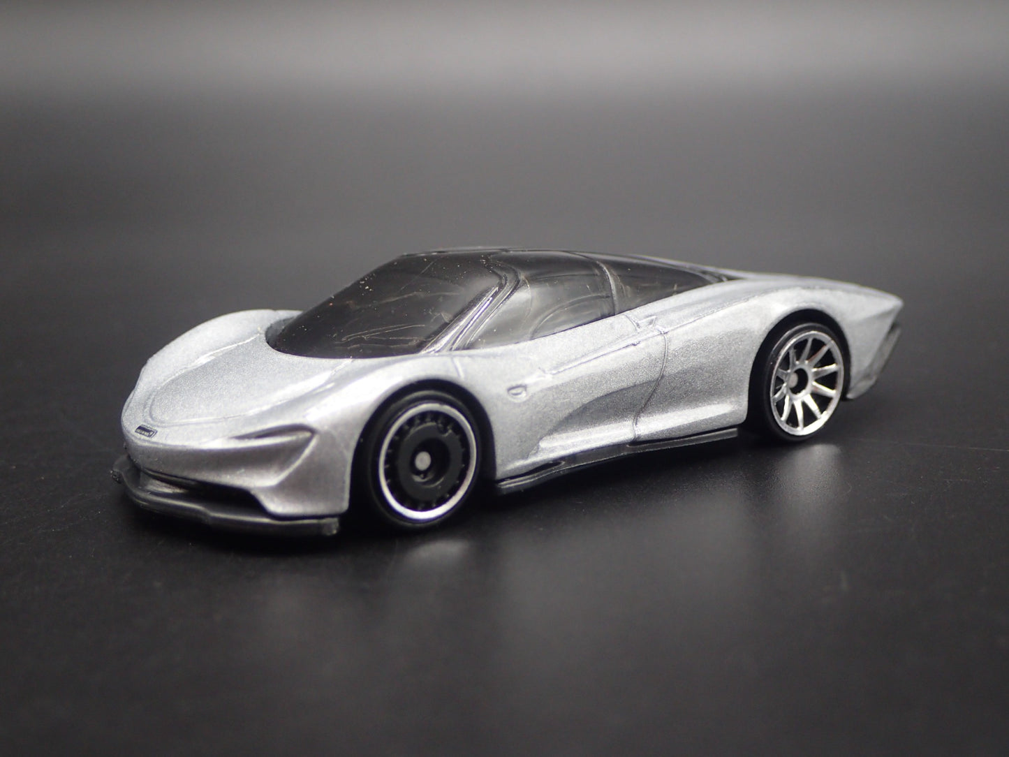 2020 20 MCLAREN SPEEDTAIL SUPER CAR SILVER 1:64 SCALE DIORAMA DIECAST MODEL CAR