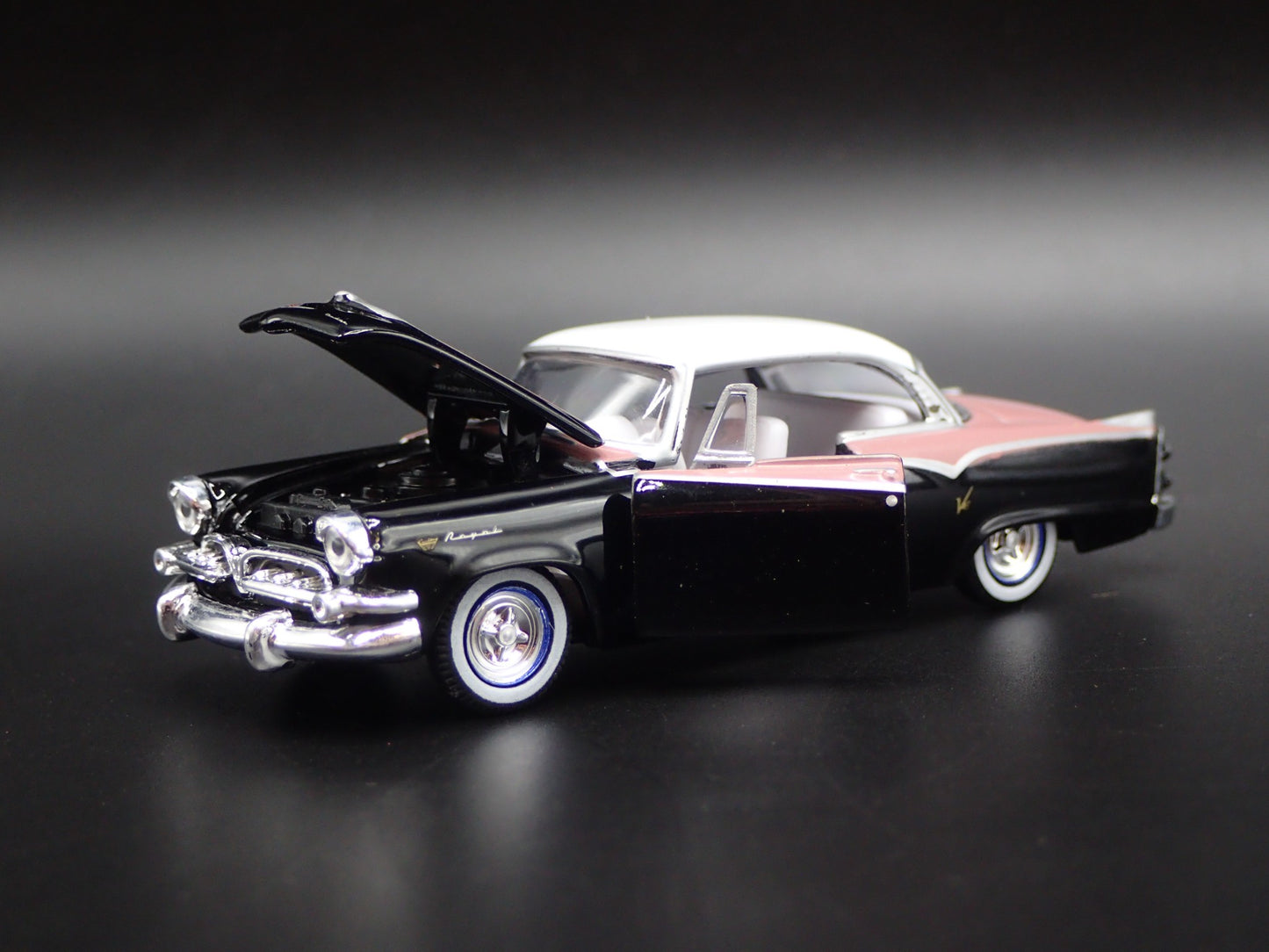 1955 55 DODGE ROYAL LANCER RARE 1/64 SCALE COLLECTIBLE DIORAMA DIECAST MODEL CAR