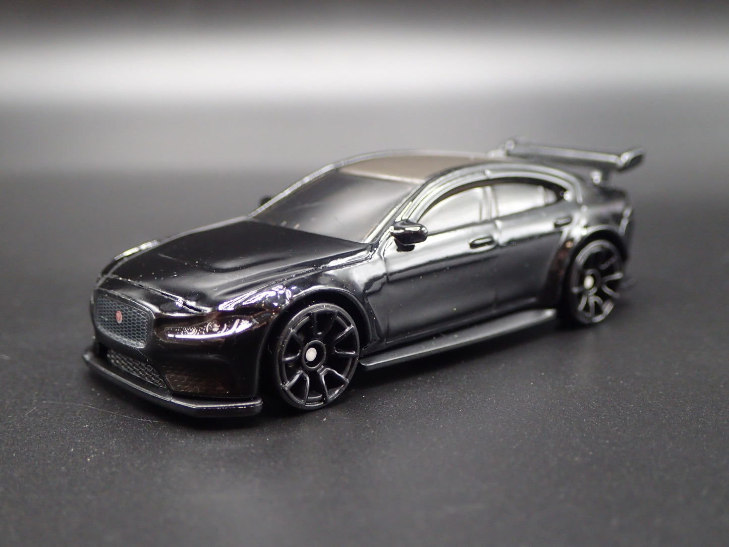 2017-2018 JAGUAR XE SV PROJECT 8 BLACK 1:64 SCALE DIORAMA DIECAST MODEL CAR