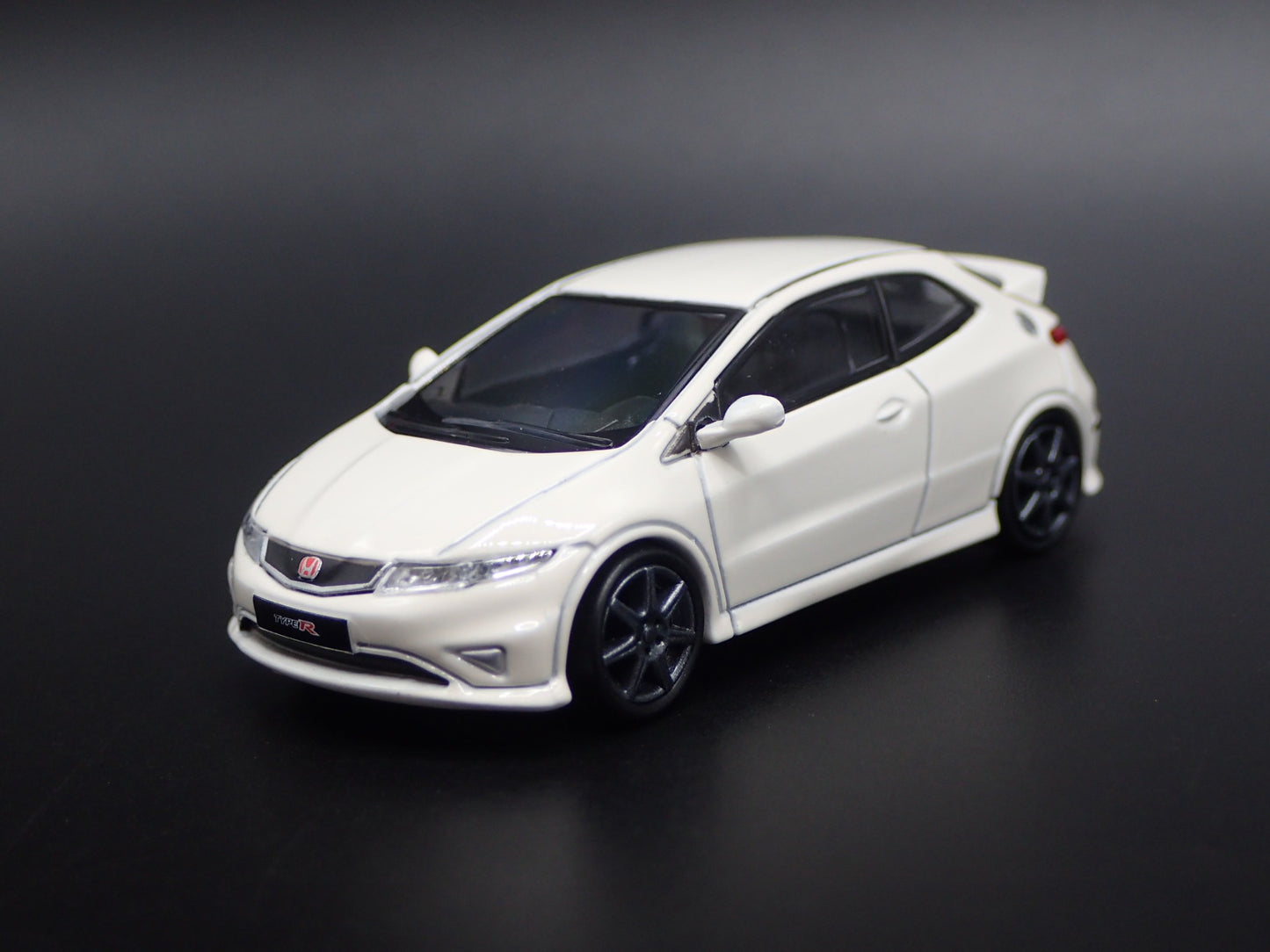 2007-2011 HONDA CIVIC TYPE R FN2 EURO 1:64 SCALE DIORAMA DIECAST MODEL CAR