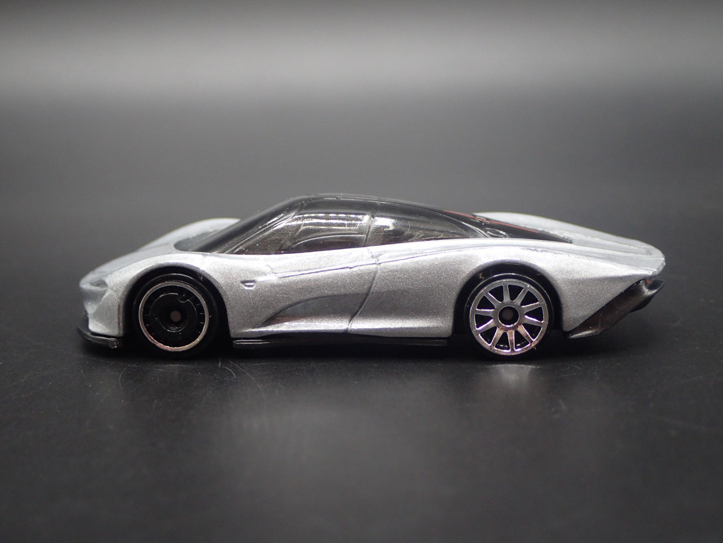 2020 20 MCLAREN SPEEDTAIL SUPER CAR SILVER 1:64 SCALE DIORAMA DIECAST MODEL CAR