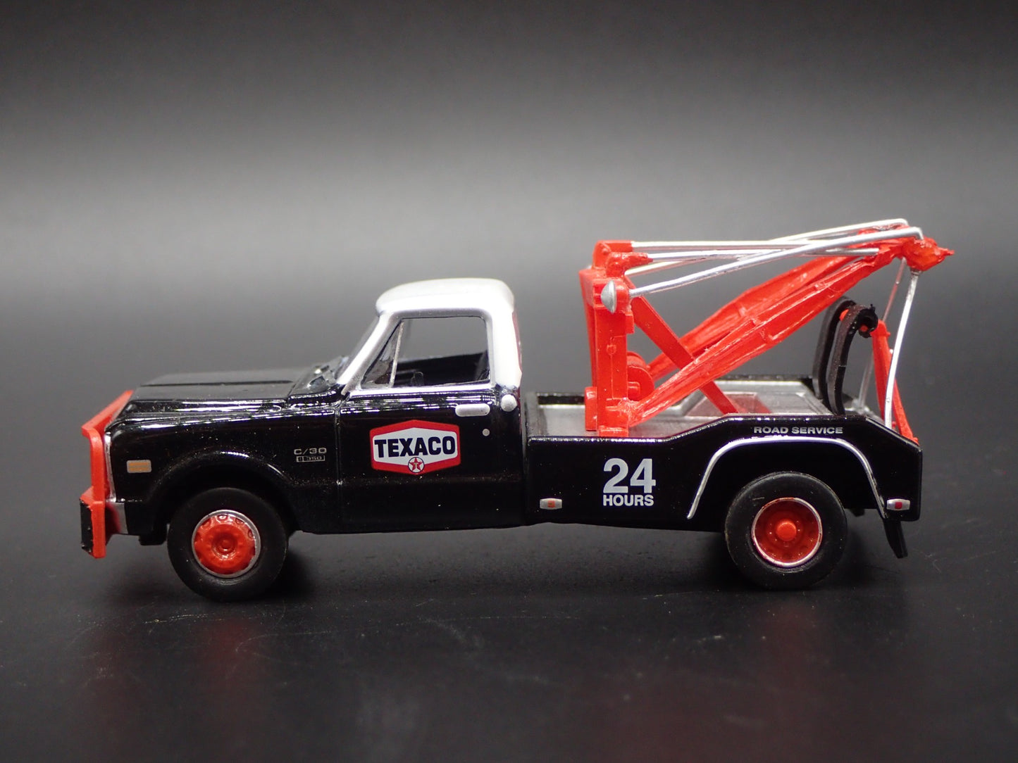 1970 70 CHEVY CHEVROLET C30 DUALLY WRECKER TEXACO 1:64 SCALE DIECAST MODEL CAR