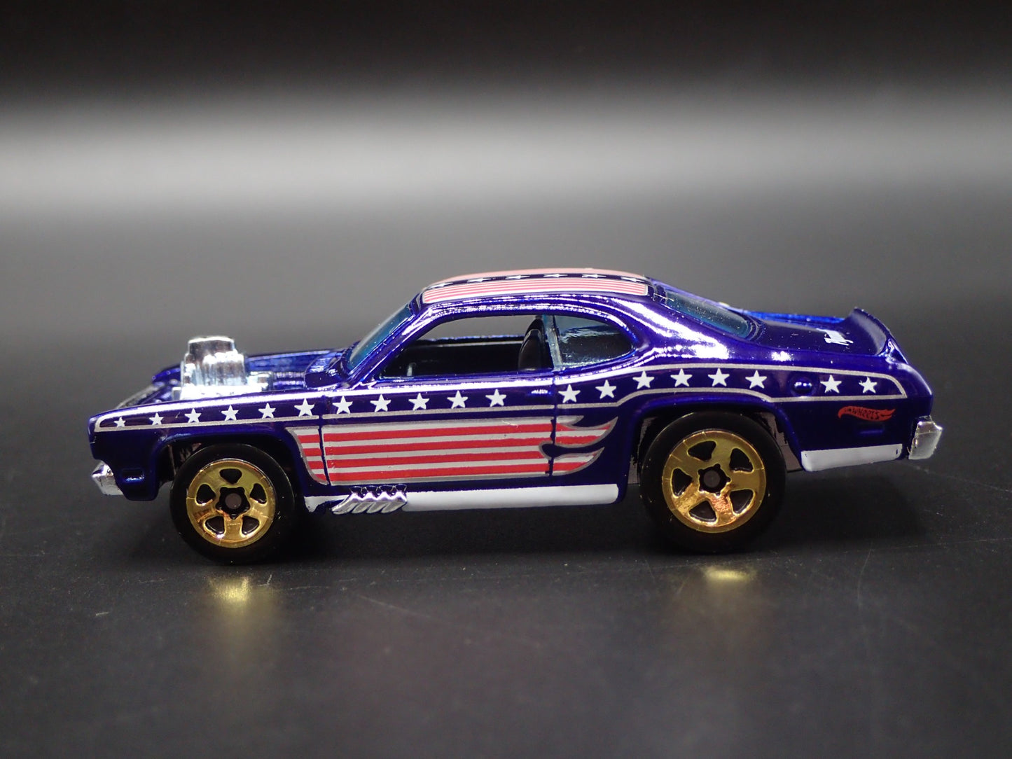 1971 71 PLYMOUTH DUSTER THRUSTER USA RARE 1:64 SCALE DIORAMA DIECAST MODEL CAR