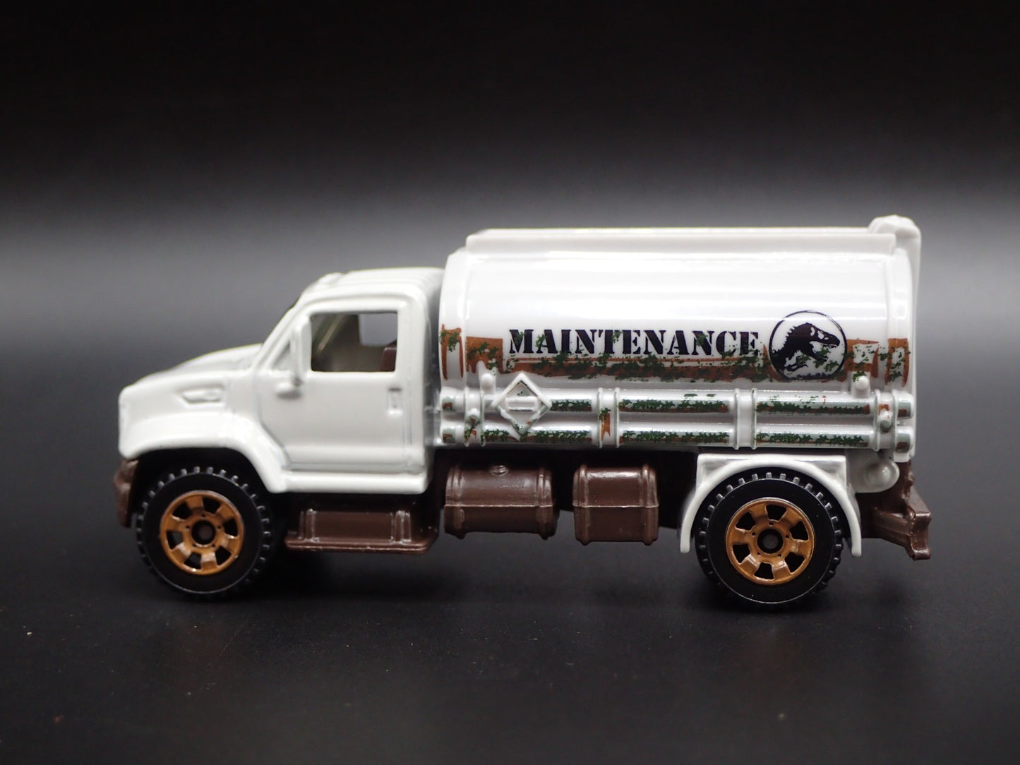 MAINTENCE WATER OIL TANKER TRUCK JURASSIC WORLD 1:64 MB SCALE DIECAST MODEL CAR