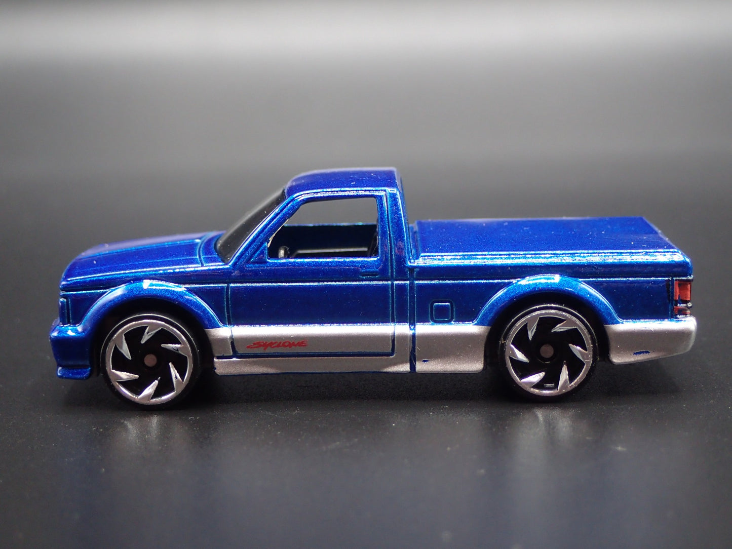1991 91 GMC SYCLONE PICKUP TRUCK BLUE RARE 1:64 SCALE DIORAMA DIECAST MODEL CAR