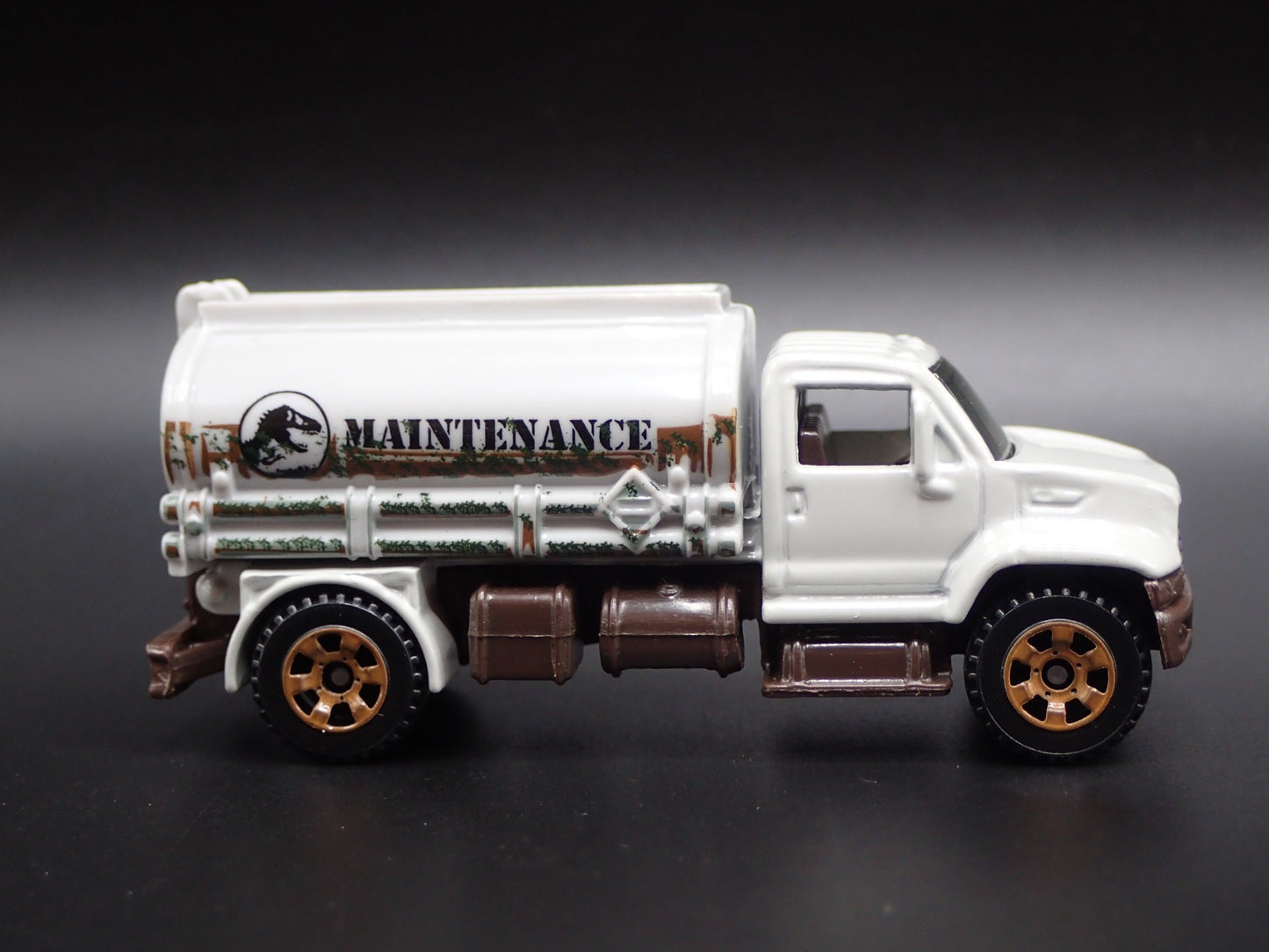 MAINTENCE WATER OIL TANKER TRUCK JURASSIC WORLD 1:64 MB SCALE DIECAST MODEL CAR