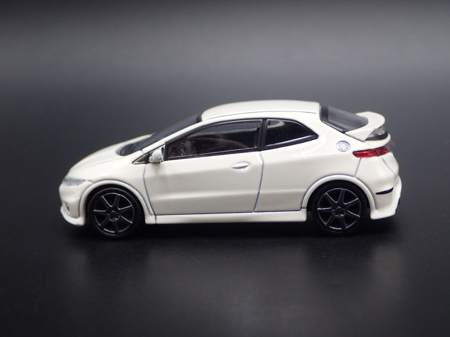 2007-2011 HONDA CIVIC TYPE R FN2 EURO 1:64 SCALE DIORAMA DIECAST MODEL CAR
