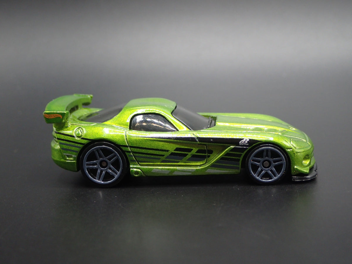 2008-2010 DODGE VIPER SRT10 ACR 1/64 SCALE COLLECTIBLE DIORAMA DIECAST MODEL CAR-Burning Rubber Toy Company