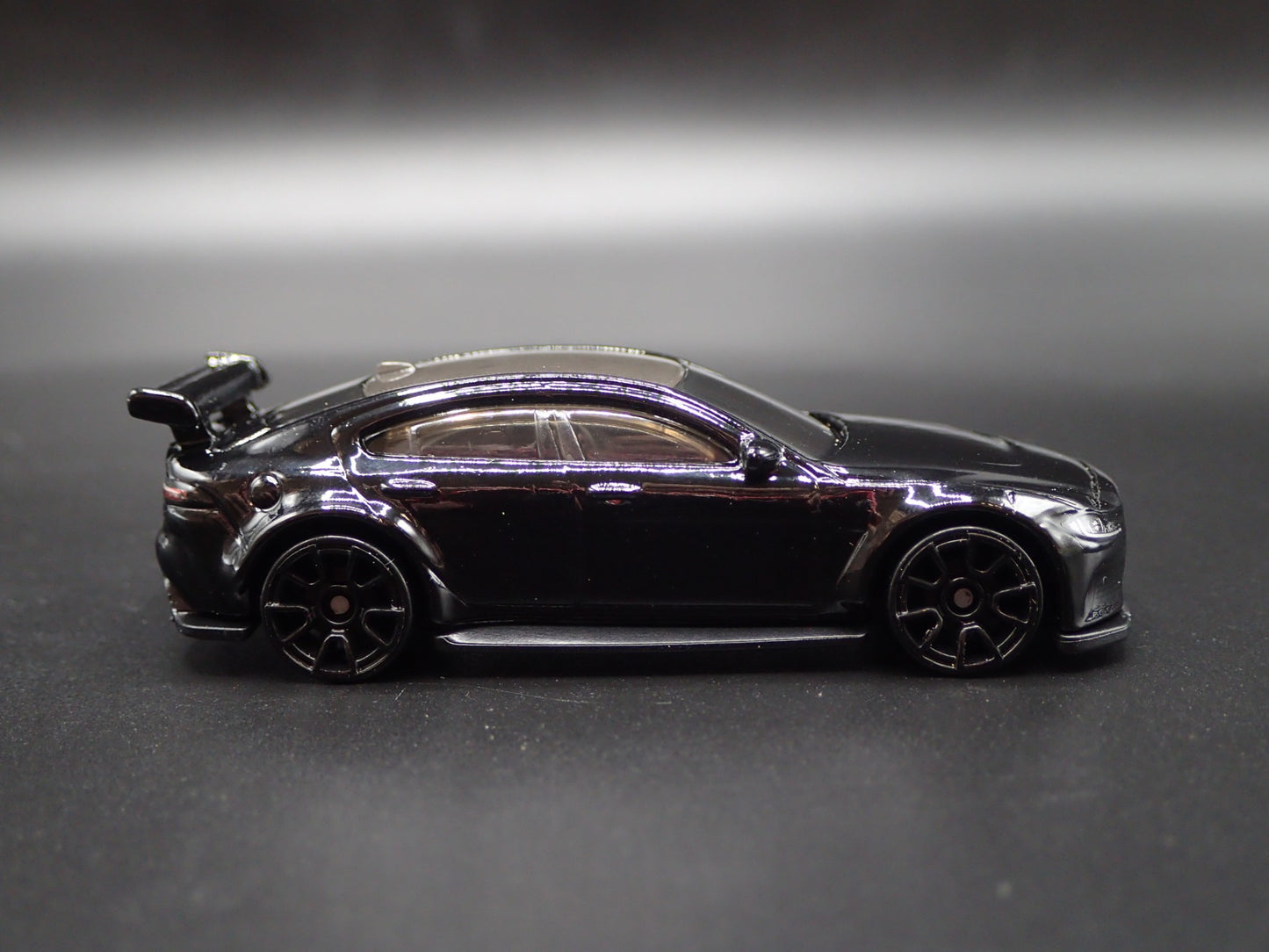 2017-2018 JAGUAR XE SV PROJECT 8 BLACK 1:64 SCALE DIORAMA DIECAST MODEL CAR