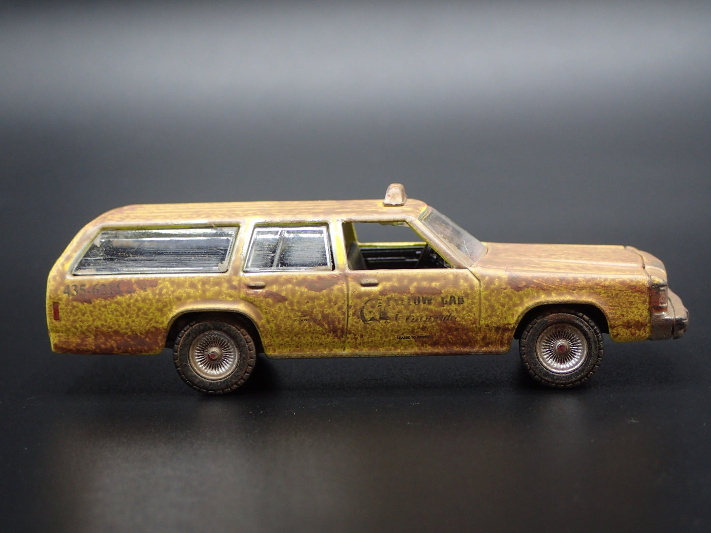 1988 FORD LTD CROWN VIC WAGON TAXI CAB CUSTOM BARN FIND 1:64 DIECAST MODEL CAR