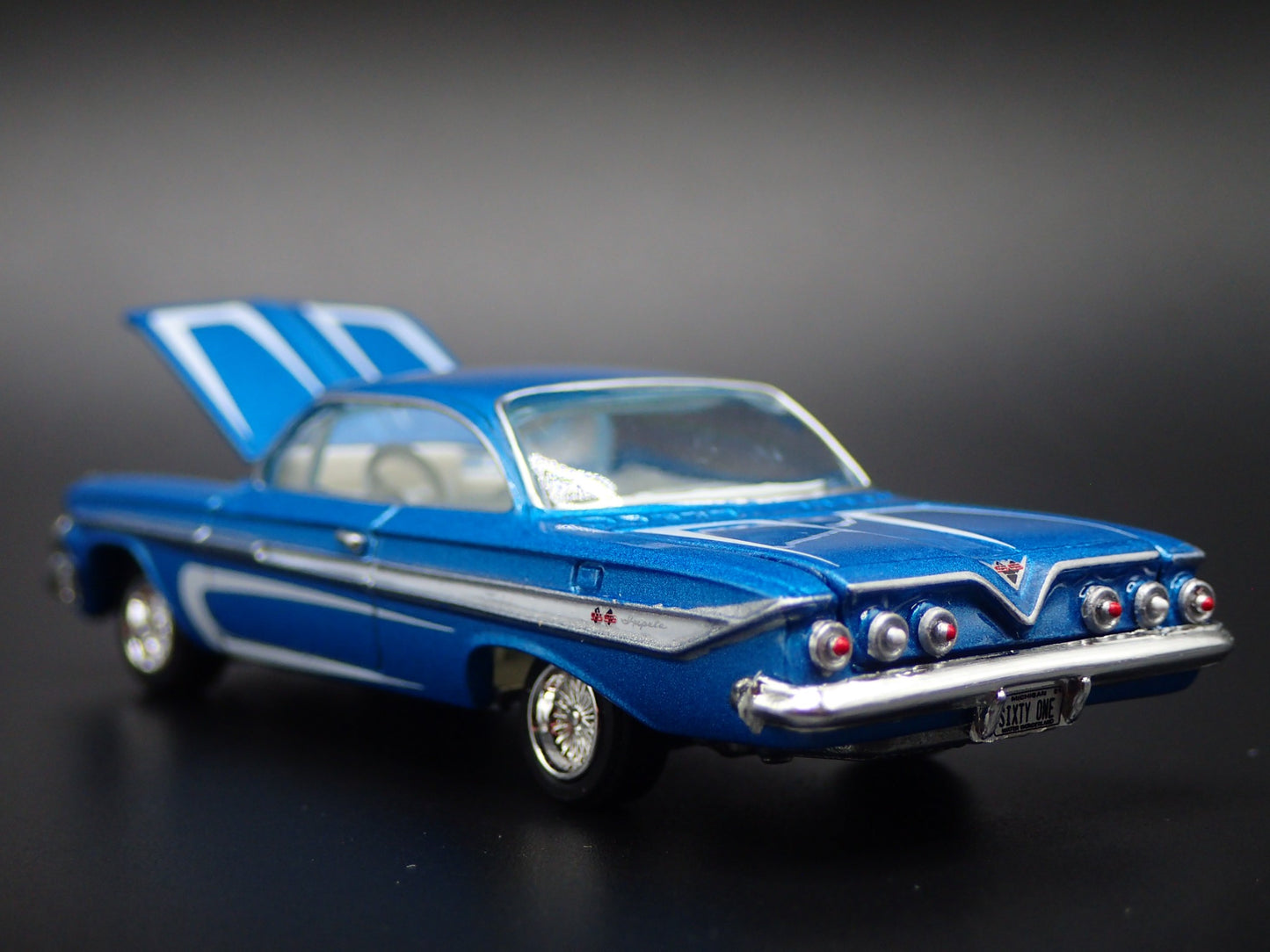 1961 61 CHEVY CHEVROLET IMPALA SS LOWRIDER BLUE 1:64 SCALE DIECAST MODEL CAR