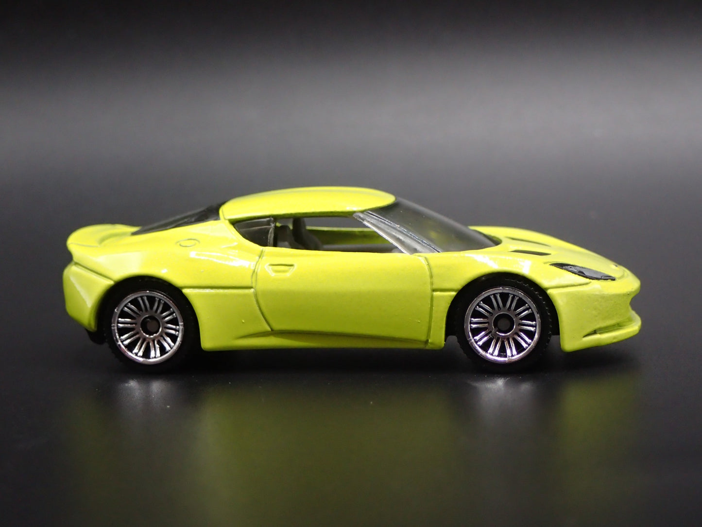 2010-2021 LOTUS EVORA GREEN 1/64 SCALE COLLECTIBLE DIORAMA DIECAST MODEL CAR