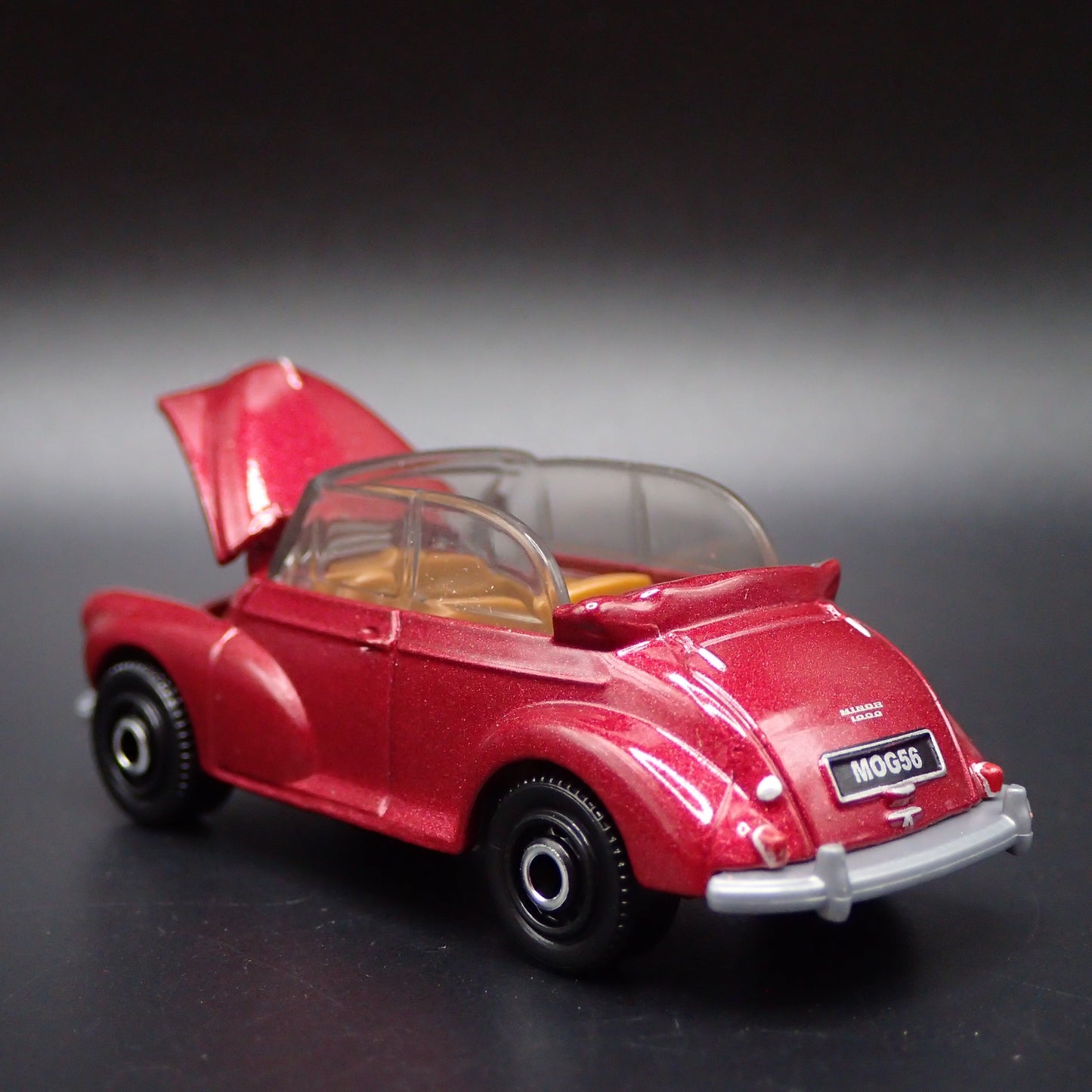 MORRIS MINOR SALOON CONVERTIBLE 2 TWO DOOR 1:64 SCALE DIORAMA DIECAST MODEL CAR