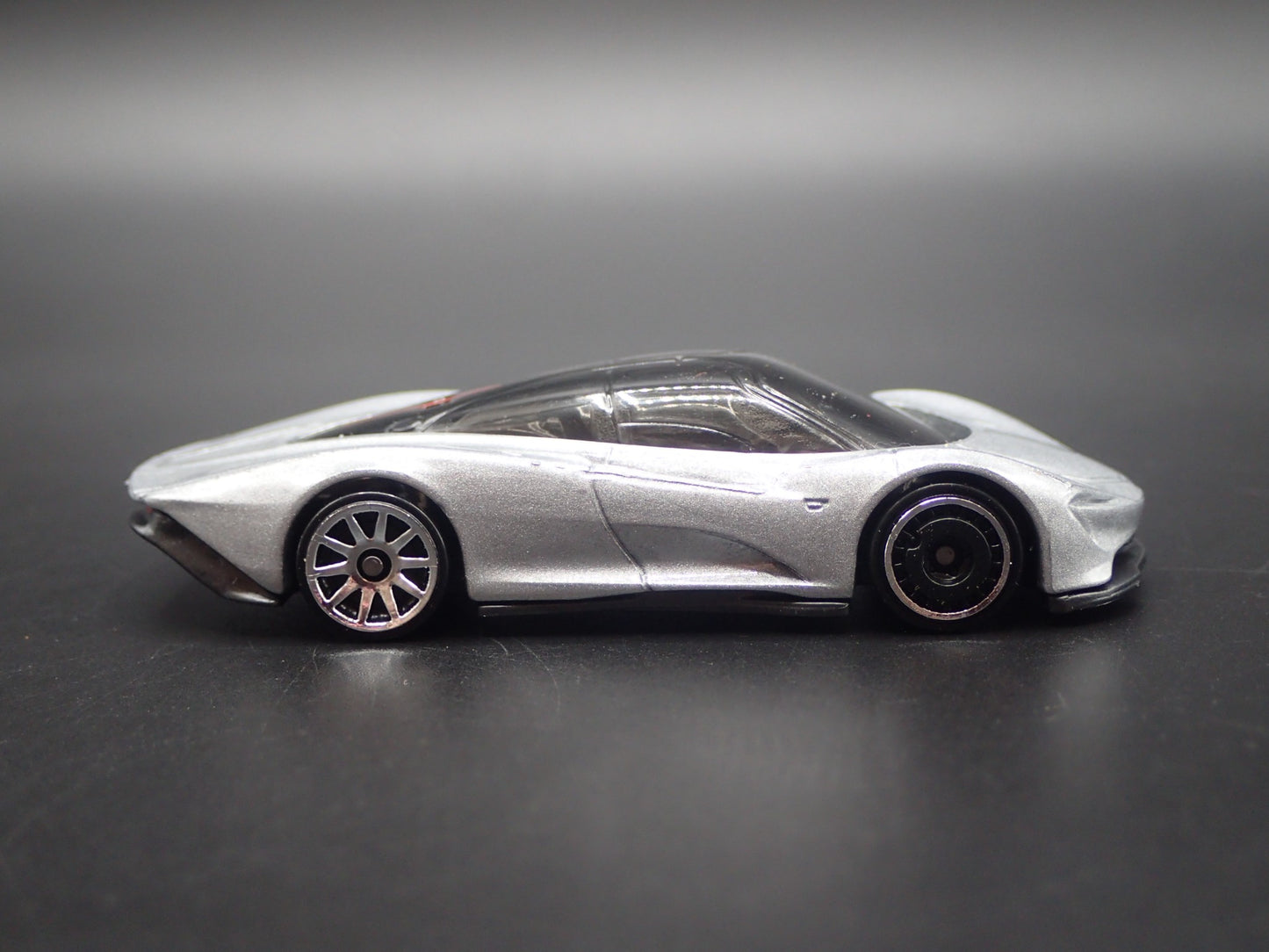 2020 20 MCLAREN SPEEDTAIL SUPER CAR SILVER 1:64 SCALE DIORAMA DIECAST MODEL CAR