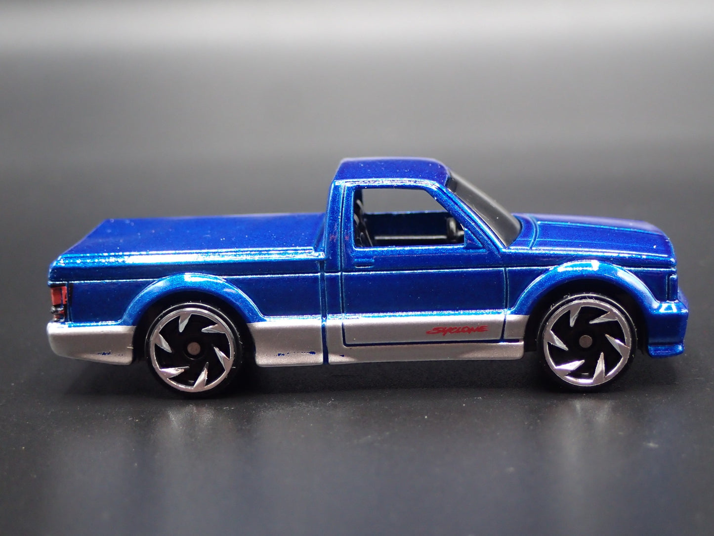 1991 91 GMC SYCLONE PICKUP TRUCK BLUE RARE 1:64 SCALE DIORAMA DIECAST MODEL CAR