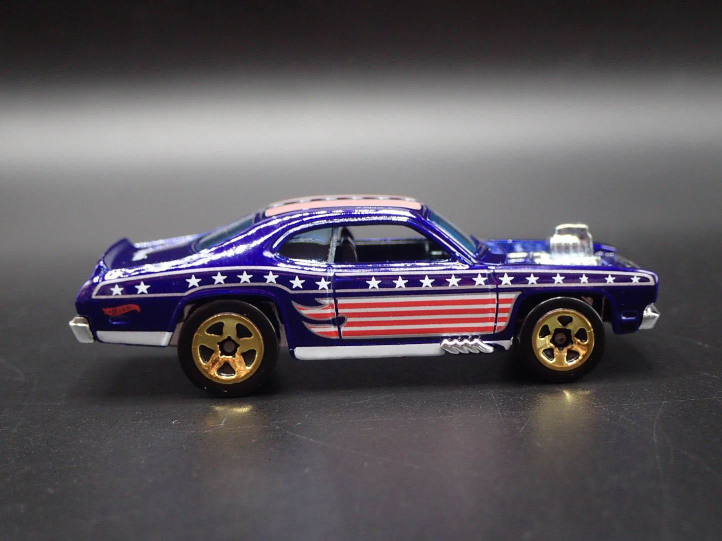 1971 71 PLYMOUTH DUSTER THRUSTER USA RARE 1:64 SCALE DIORAMA DIECAST MODEL CAR