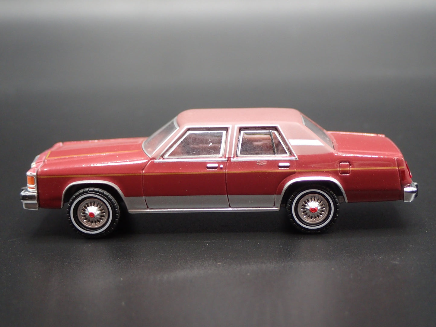 1979 79 FORD LTD SEDAN 4 FOUR DOOR RARE 1:64 SCALE DIORAMA DIECAST MODEL CAR