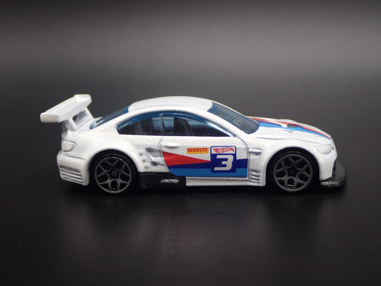 2007-2013 BMW M3 GT2 E92 WHITE 1:64 SCALE COLLECTIBLE DIORAMA DIECAST MODEL CAR