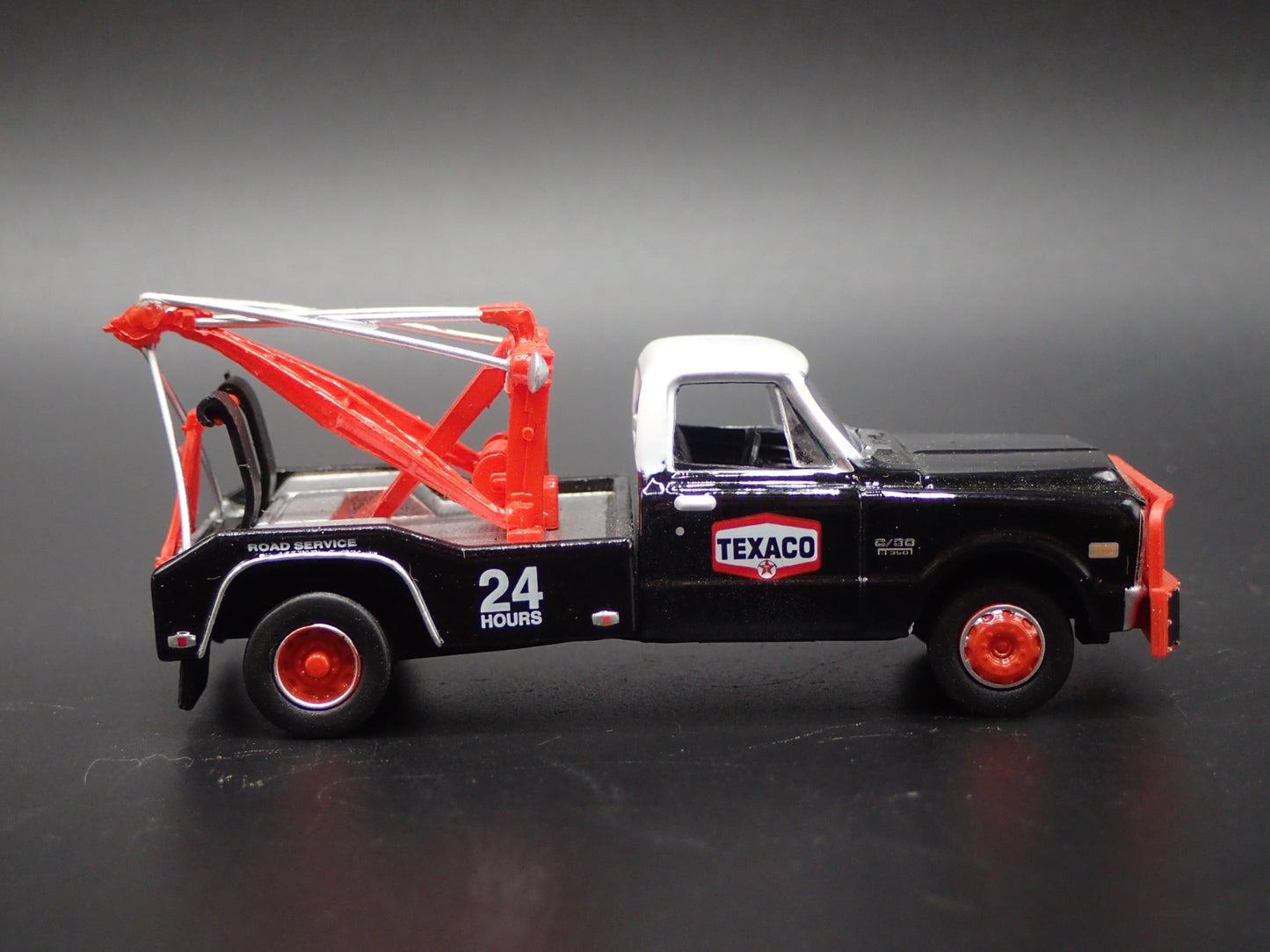 1970 70 CHEVY CHEVROLET C30 DUALLY WRECKER TEXACO 1:64 SCALE DIECAST MODEL CAR