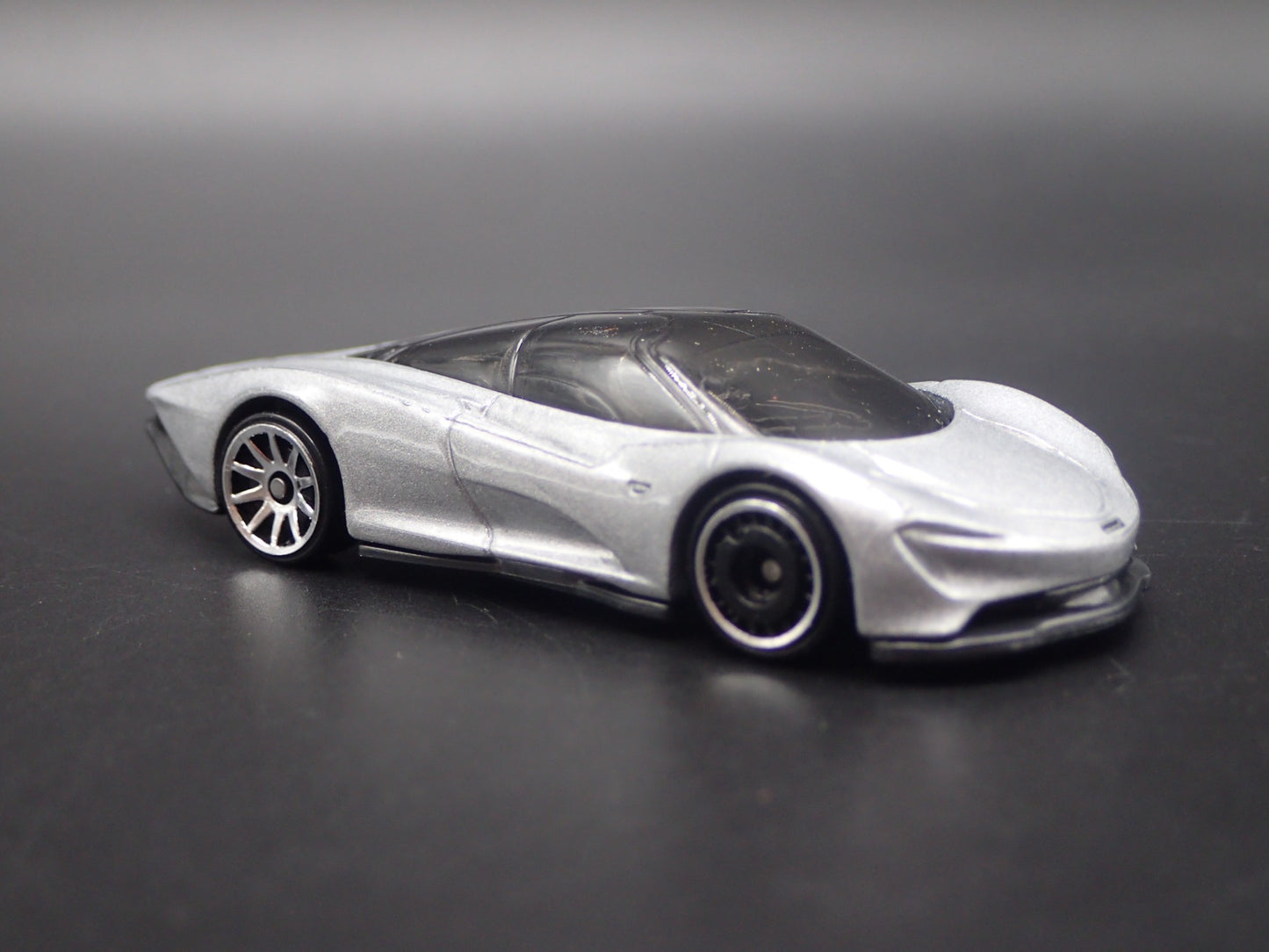 2020 20 MCLAREN SPEEDTAIL SUPER CAR SILVER 1:64 SCALE DIORAMA DIECAST MODEL CAR