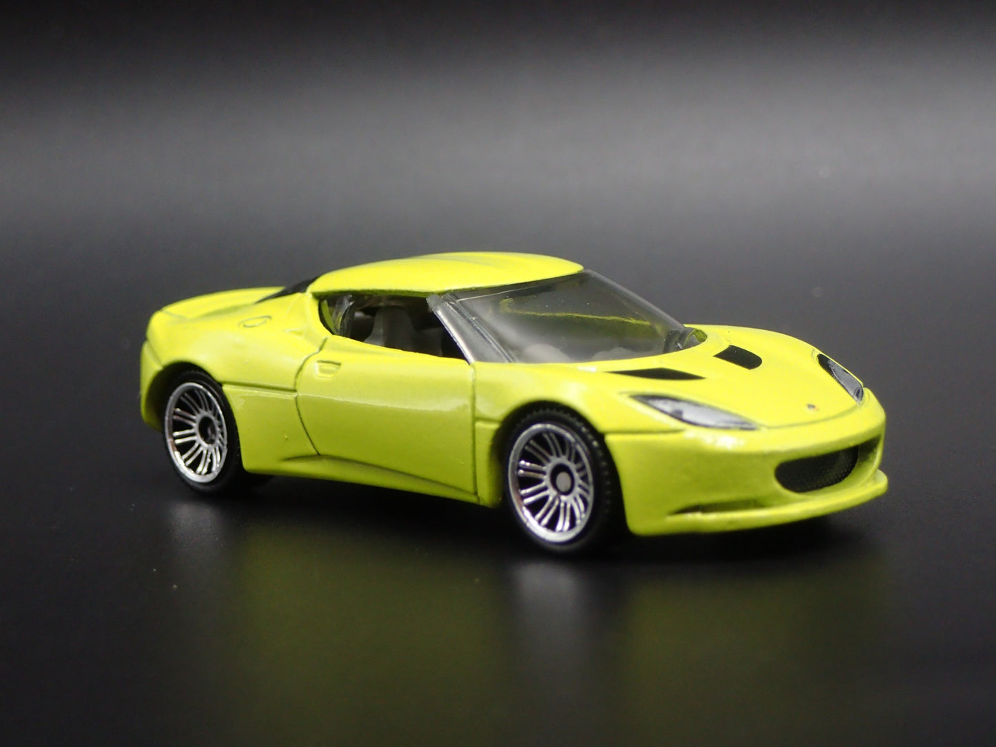 2010-2021 LOTUS EVORA GREEN 1/64 SCALE COLLECTIBLE DIORAMA DIECAST MODEL CAR