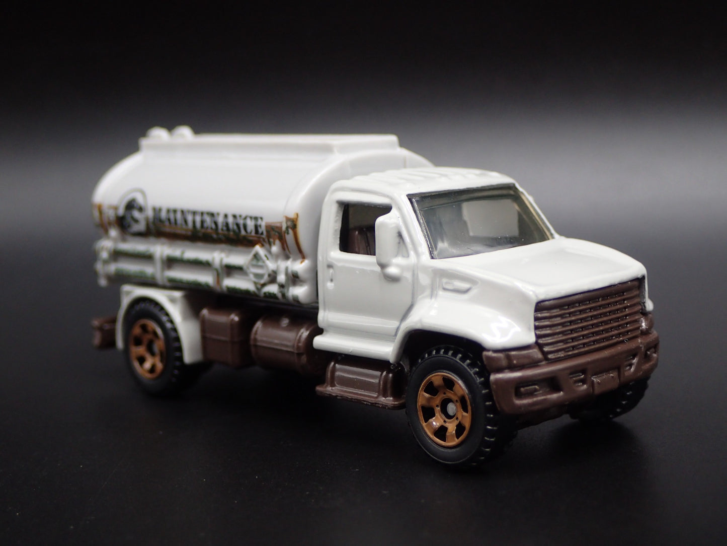 MAINTENCE WATER OIL TANKER TRUCK JURASSIC WORLD 1:64 MB SCALE DIECAST MODEL CAR