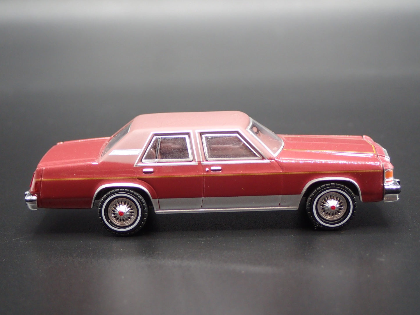 1979 79 FORD LTD SEDAN 4 FOUR DOOR RARE 1:64 SCALE DIORAMA DIECAST MODEL CAR