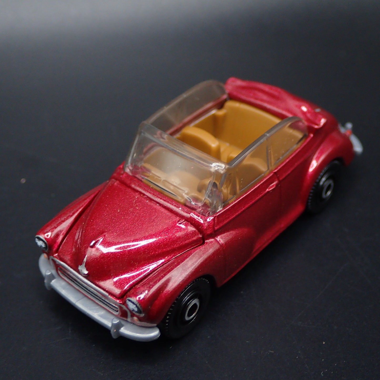 MORRIS MINOR SALOON CONVERTIBLE 2 TWO DOOR 1:64 SCALE DIORAMA DIECAST MODEL CAR