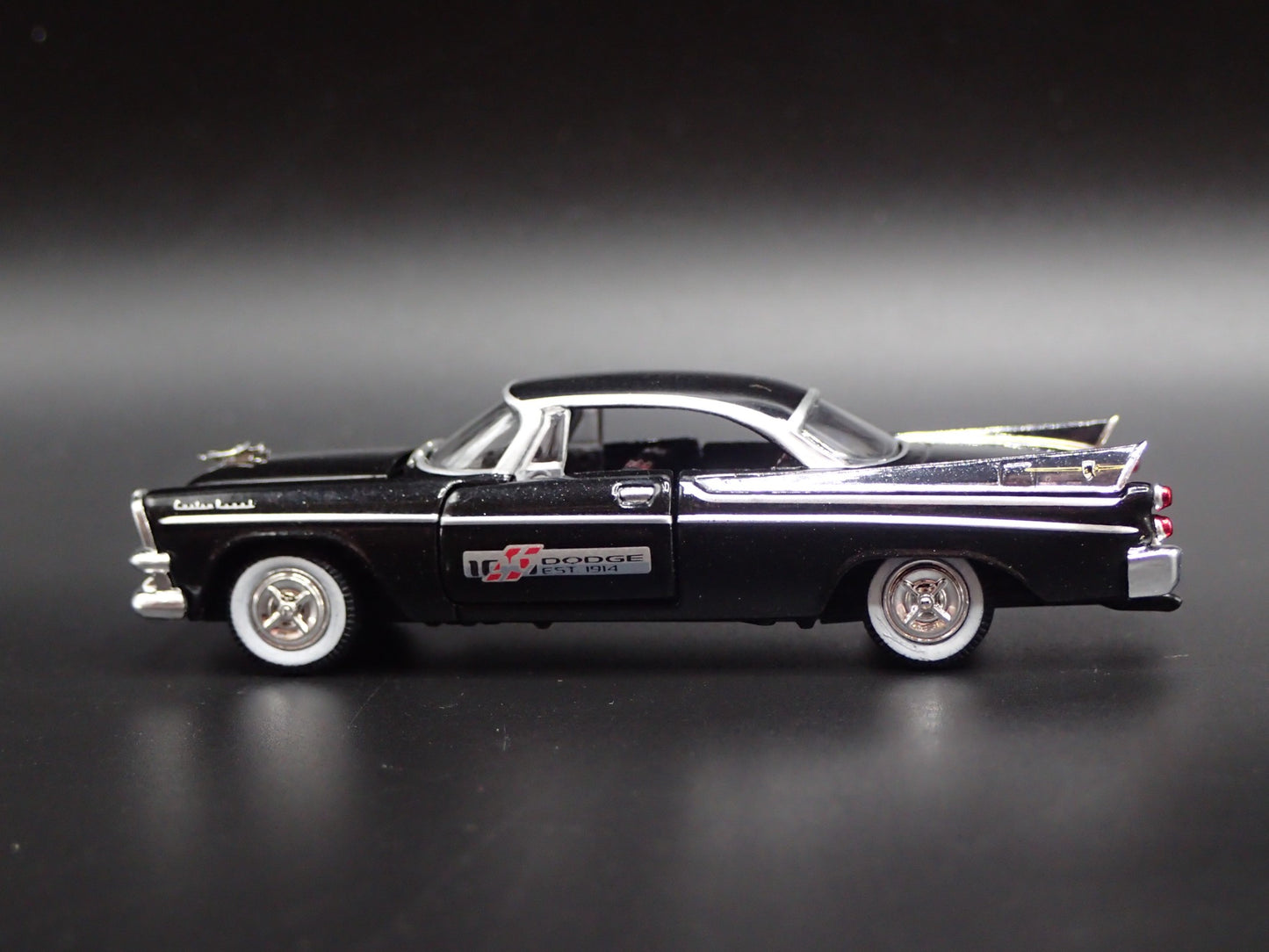 1957 57 DODGE CUSTOM ROYAL LANCER D500 1:64 SCALE COLLECTIBLE DIECAST MODEL CAR