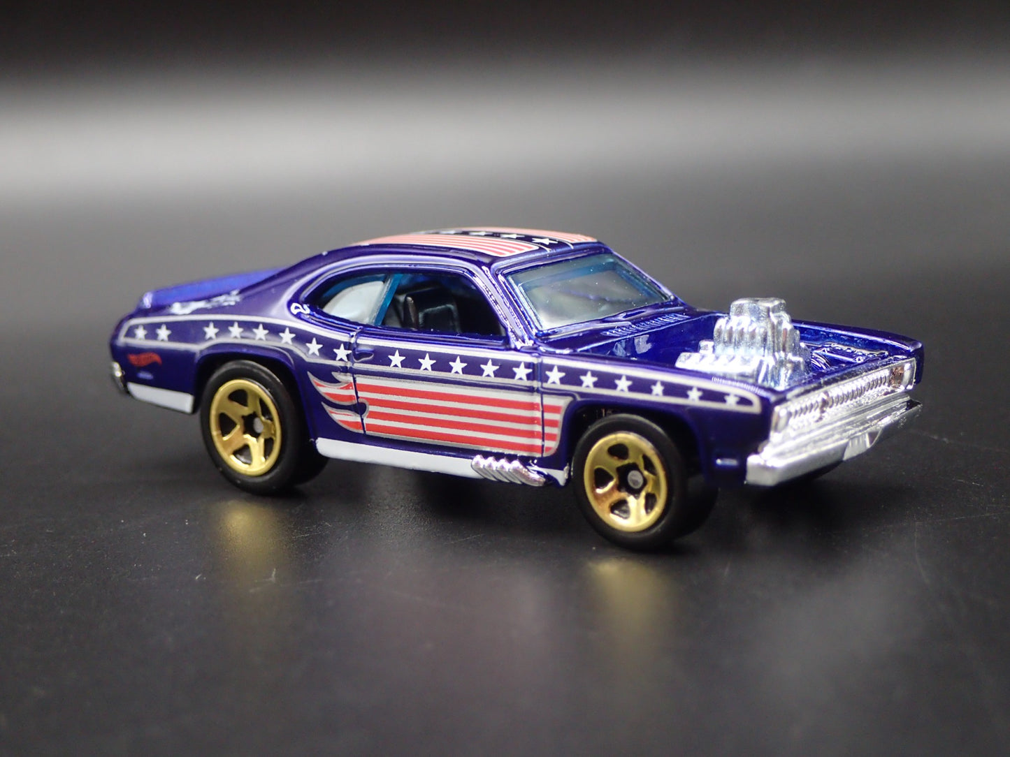 1971 71 PLYMOUTH DUSTER THRUSTER USA RARE 1:64 SCALE DIORAMA DIECAST MODEL CAR