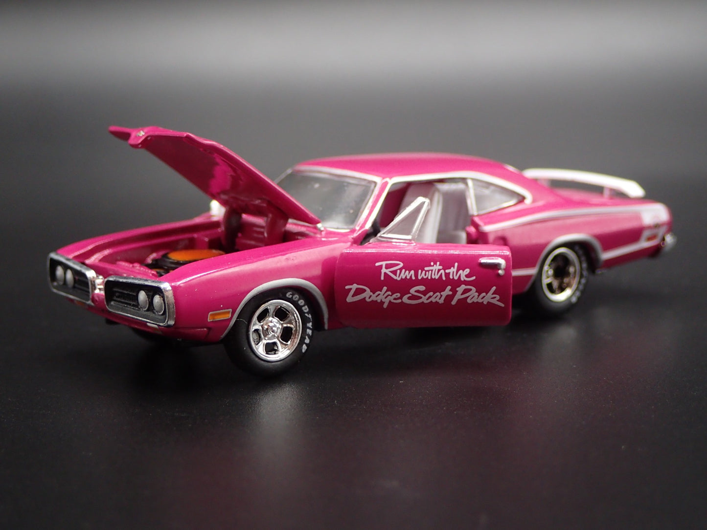 1970 70 DODGE SUPER BEE 383 SCAT PACK PINK 1:64 SCALE DIORAMA DIECAST MODEL CAR
